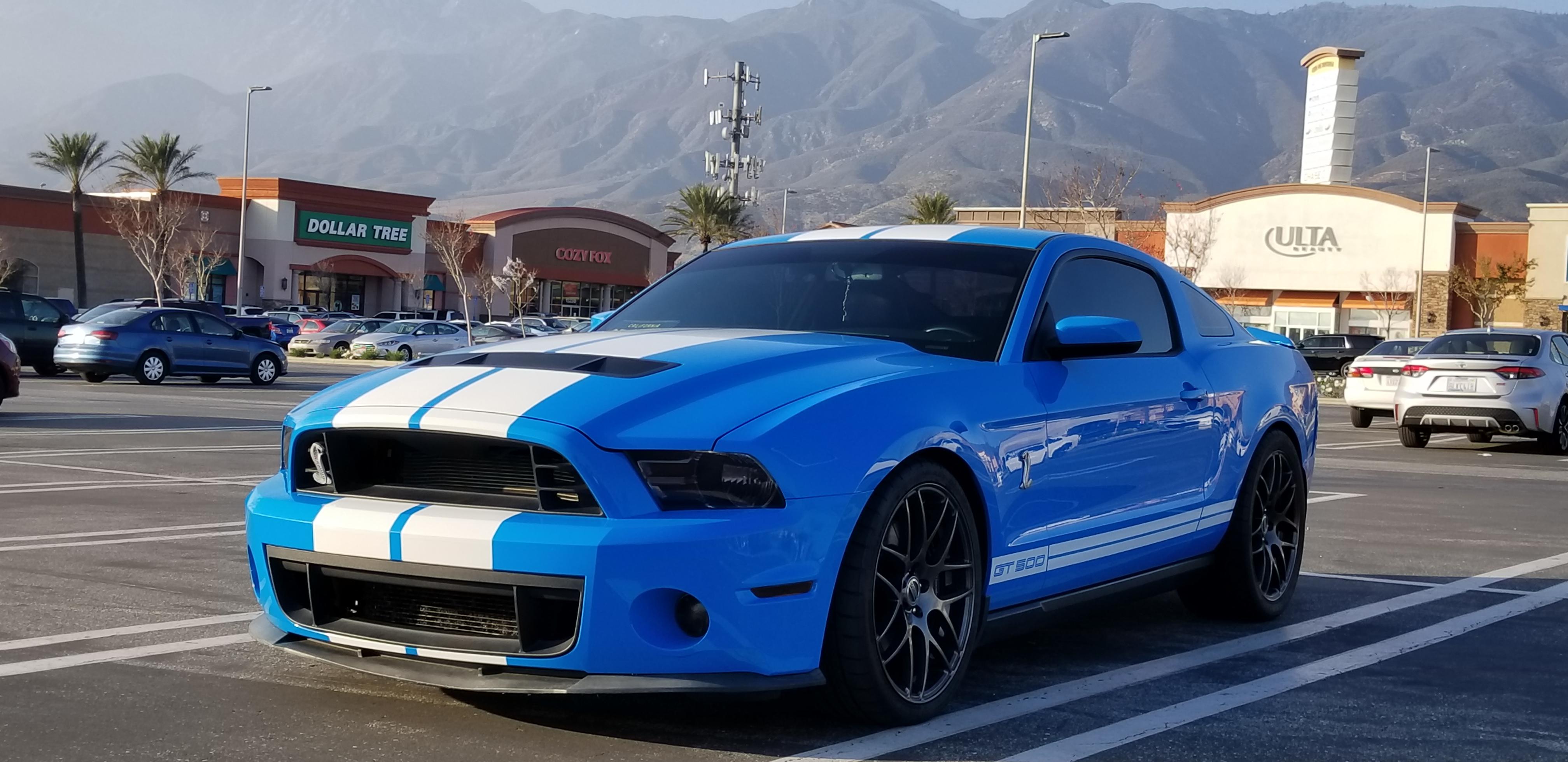 Spotted this GT500 in Fontana CA, lovely car. 💙 r/exoticspotting