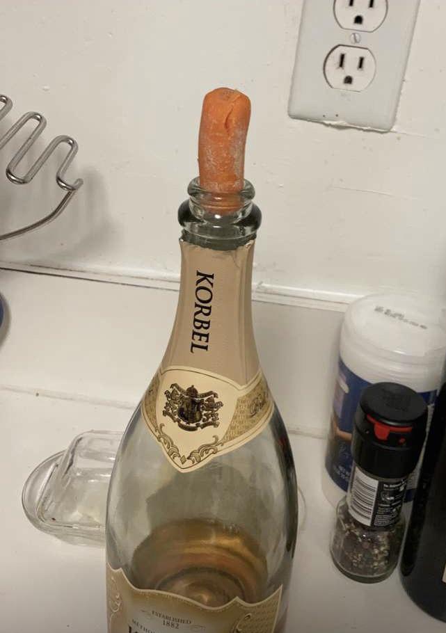 My biodegradable, plastic free wine cork r/PlasticFreeLiving