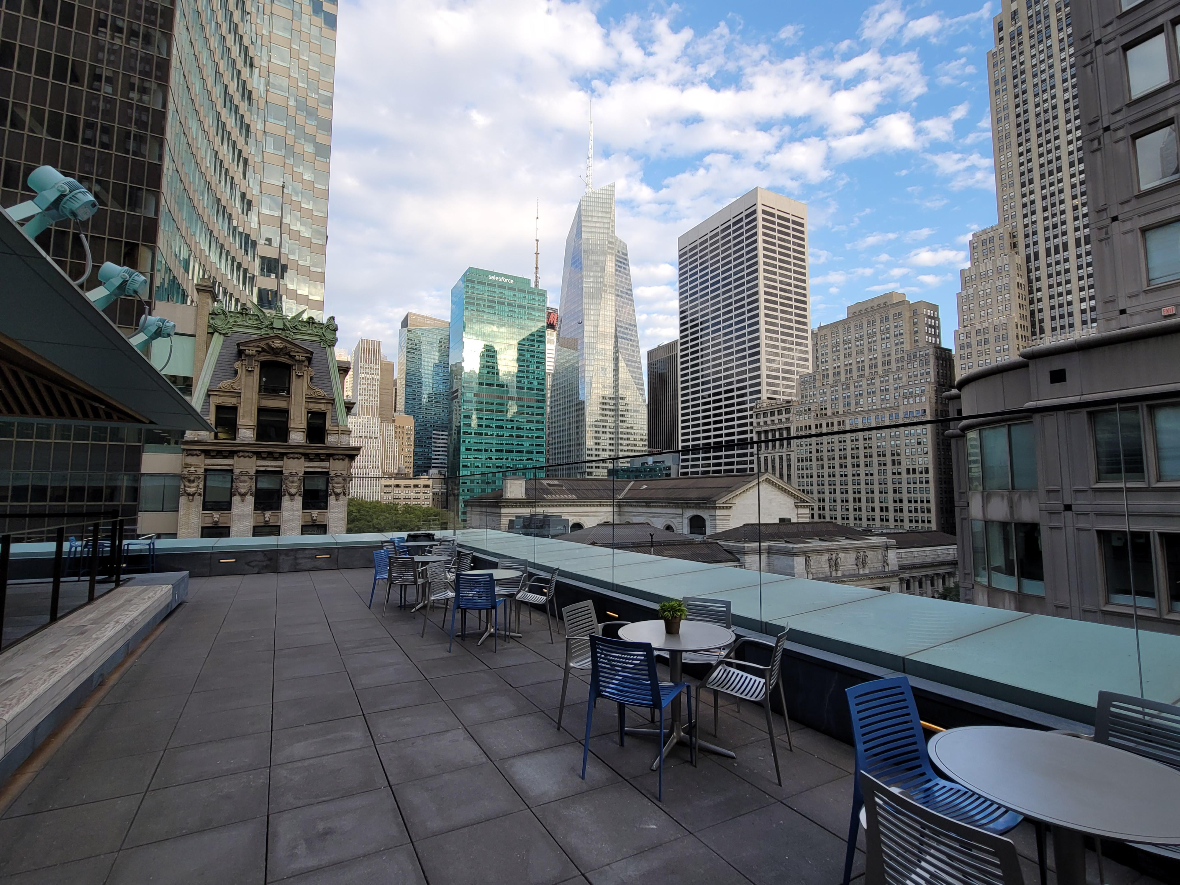 The rooftop terrace at Stavros Niarchos Foundation Library r/nycpics