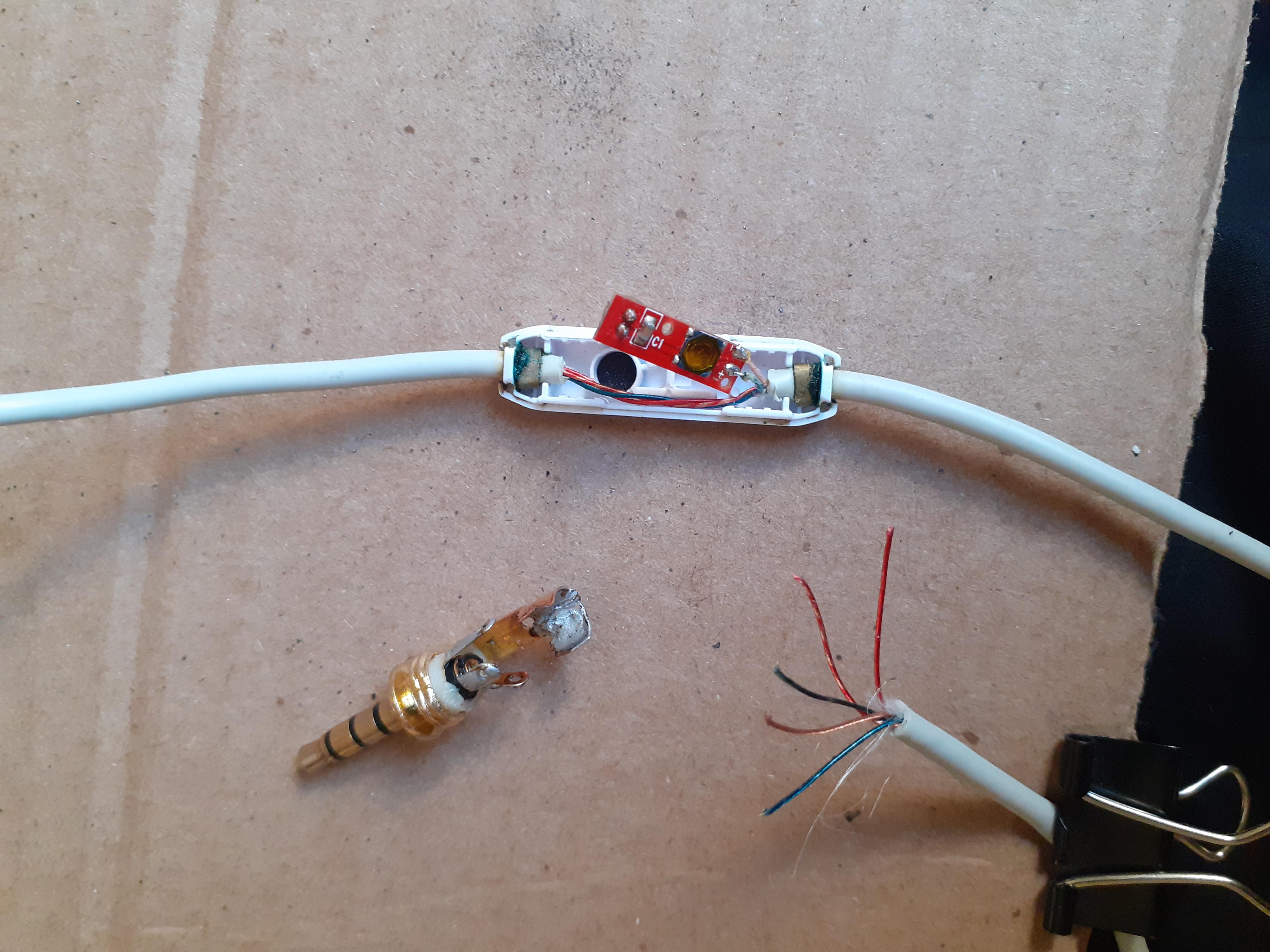 Those anyone know how can I solder my headphone's wires to this jack so