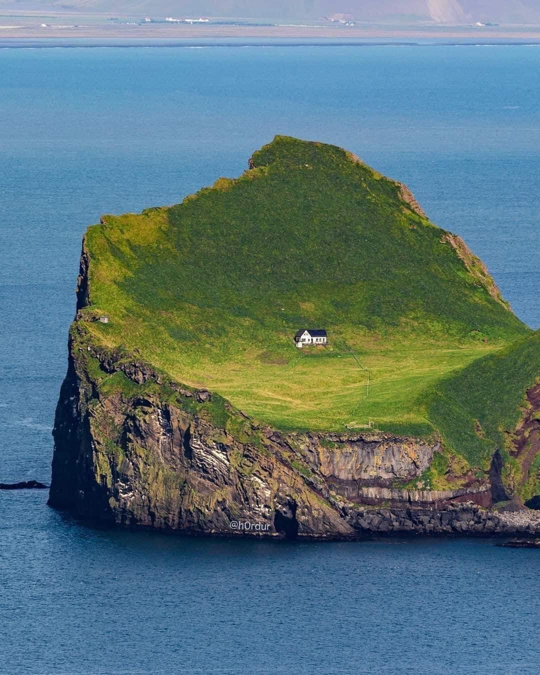 The Loneliest House in the World (Elliðaey island, Iceland) r/zombiefortress