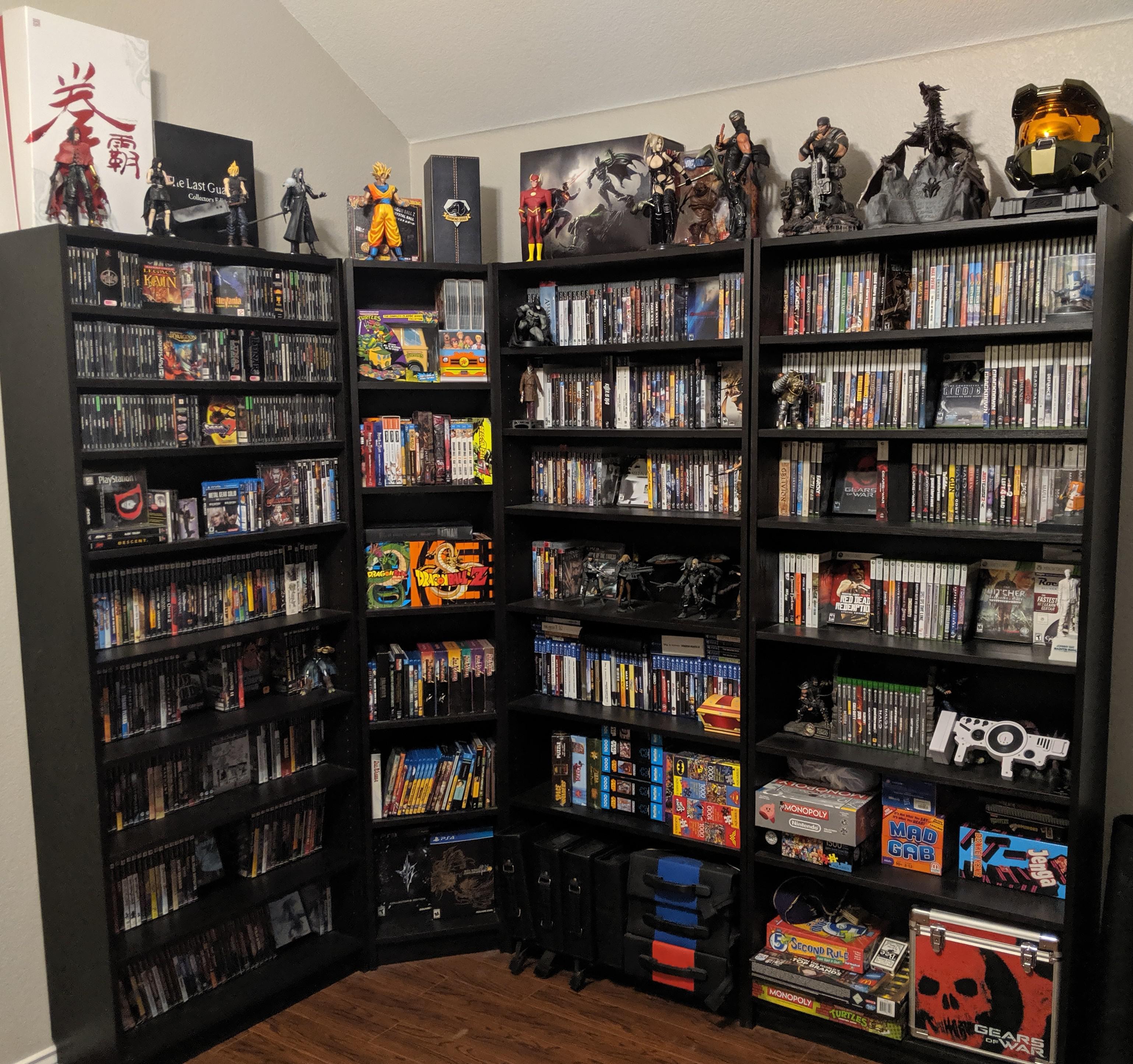 As promised, my PlayStation/Xbox shelves (with a little anime and board