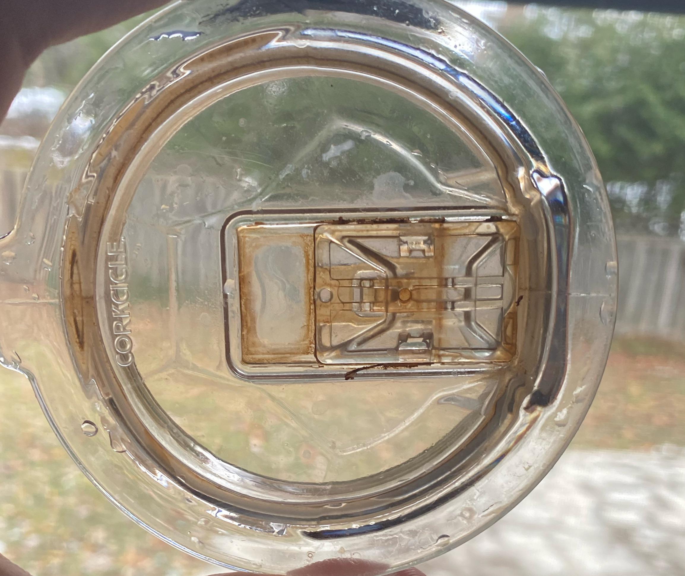 Stained clear lids…what’s the best way to clean this?? r/CleaningTips