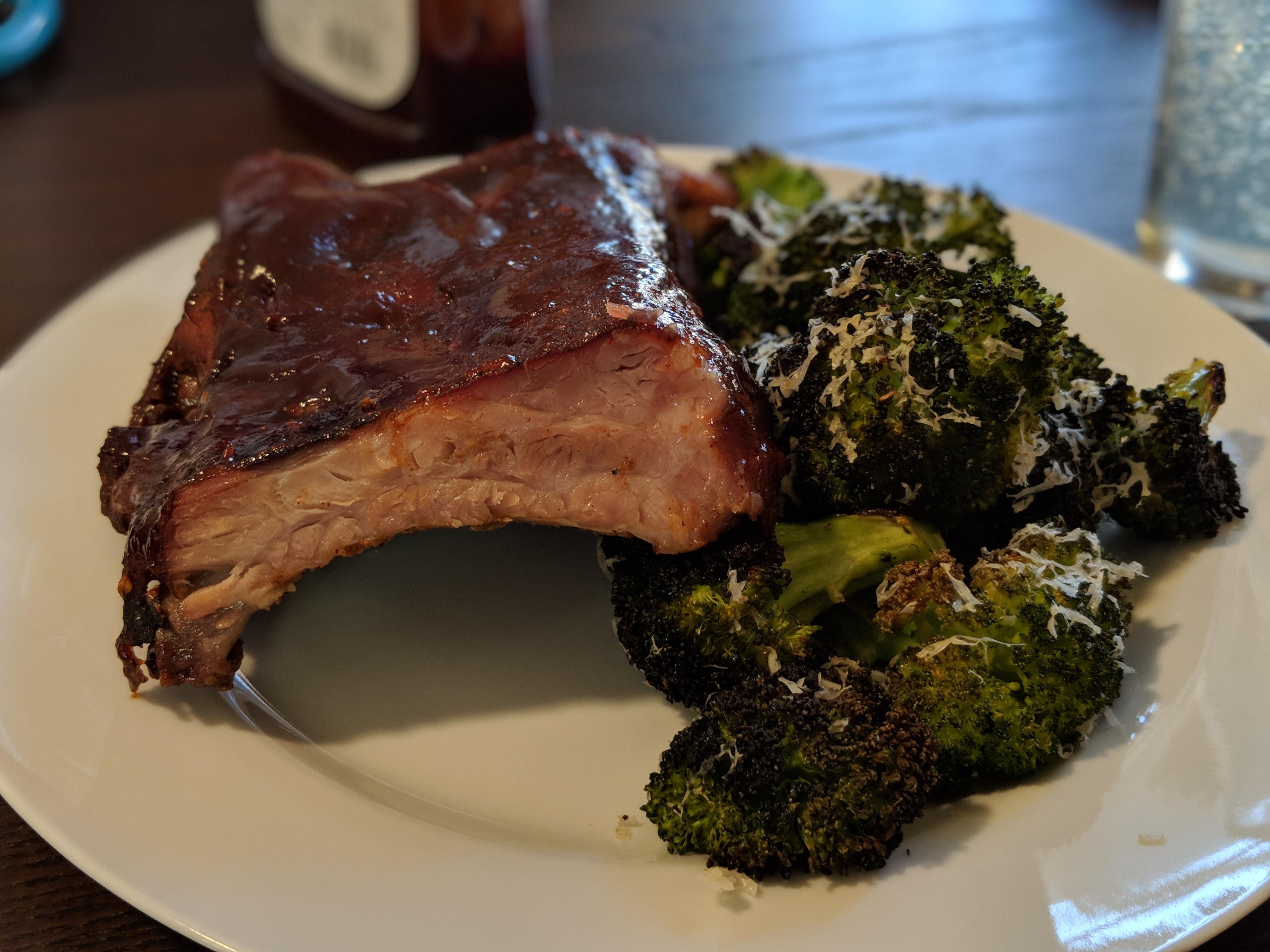 [Homemade] Ribs and roasted broccoli r/food