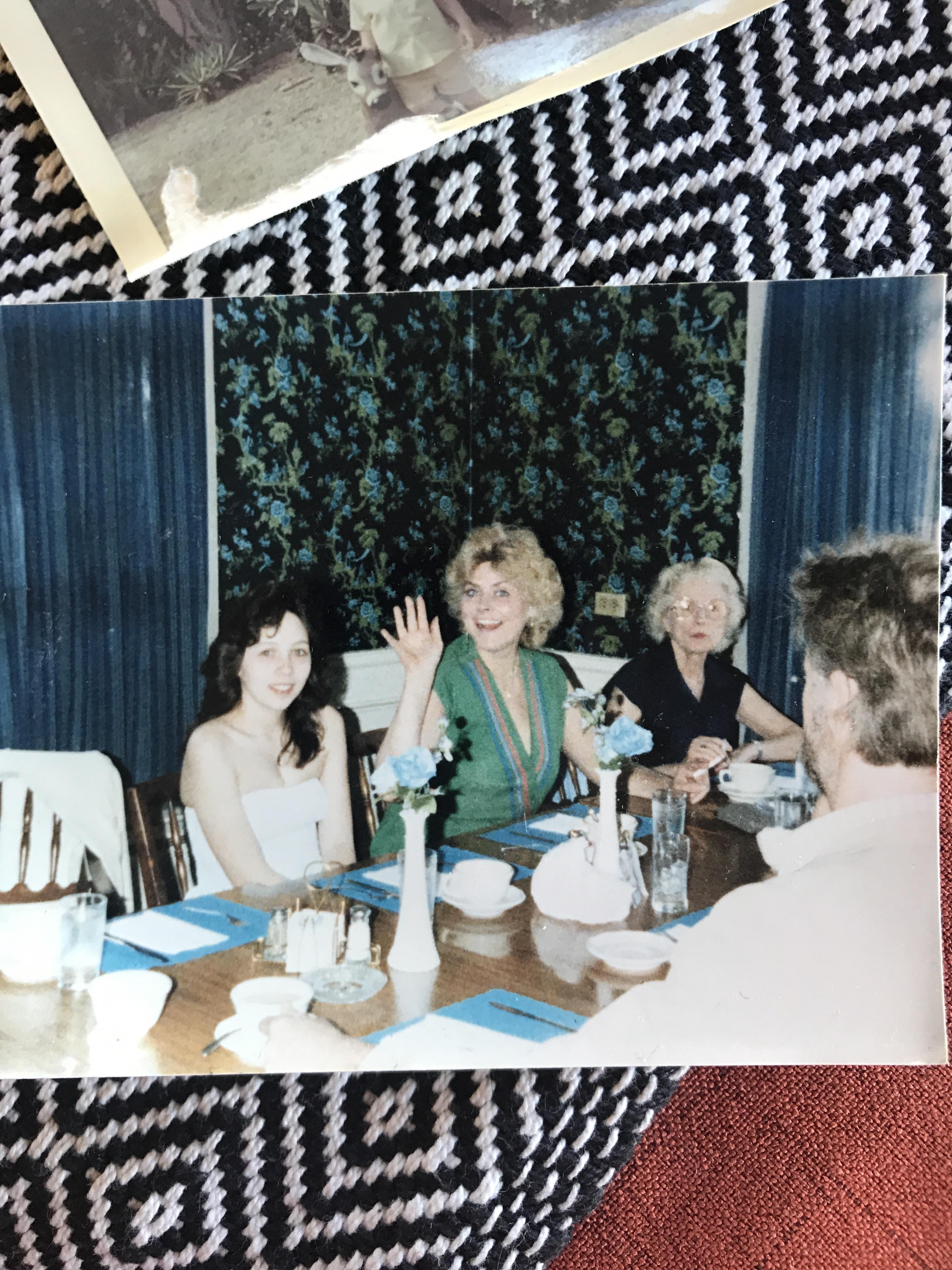 Mothers Day brunch 1988 Amherst, NY r/OldSchoolCool