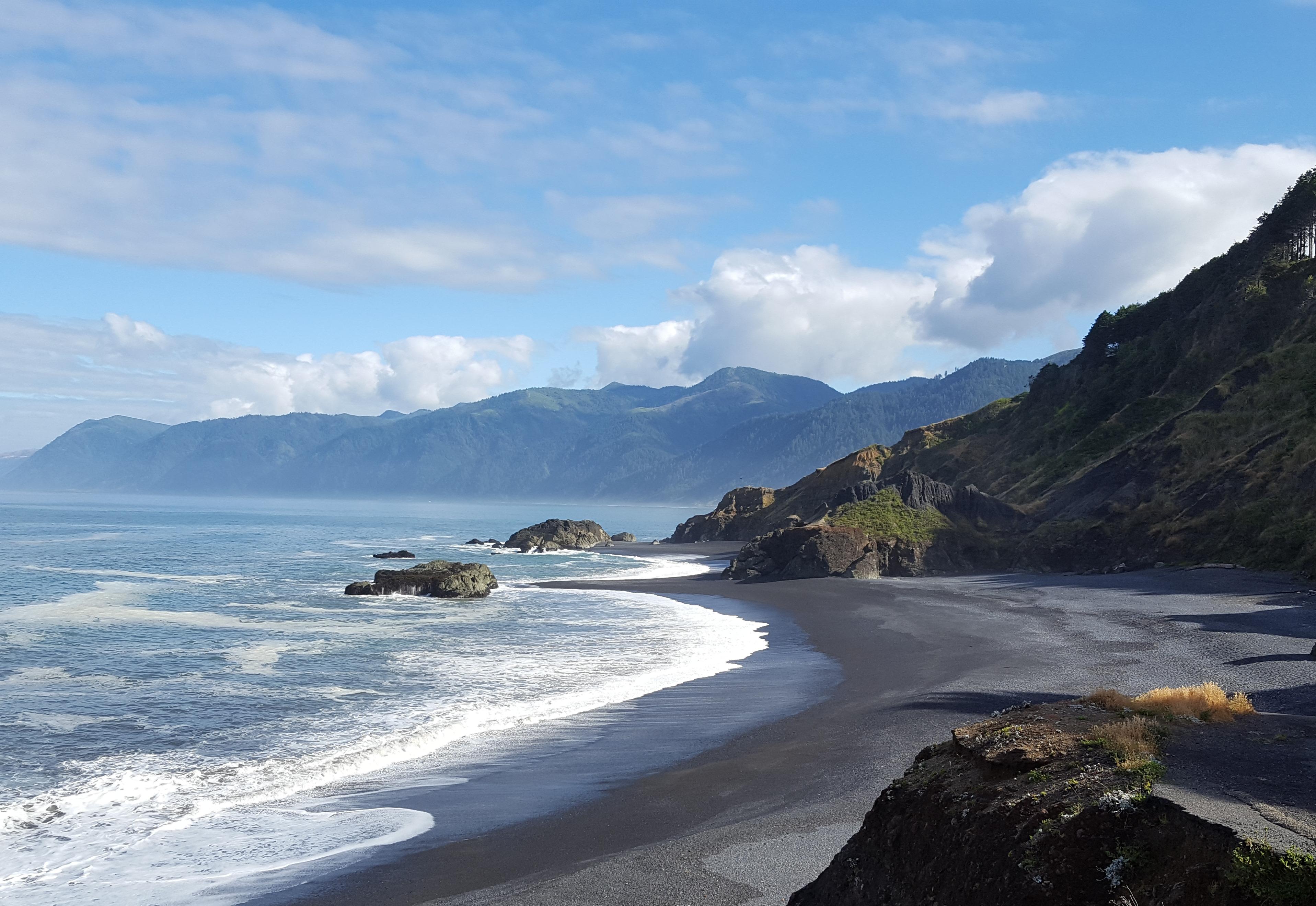 Black Sands Beach at Shelter Cove, CA [OC] [3834x2640] r/EarthPorn