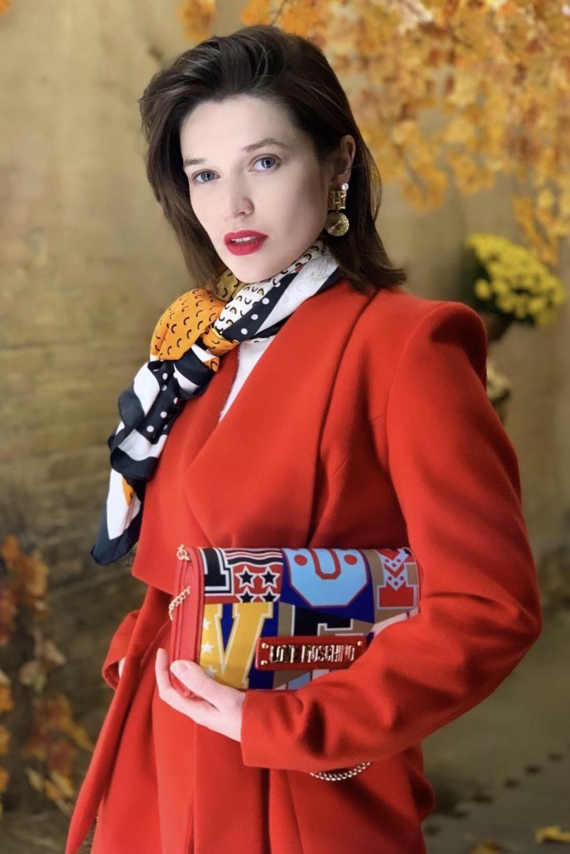 Serena Wood : Clothednudemodels