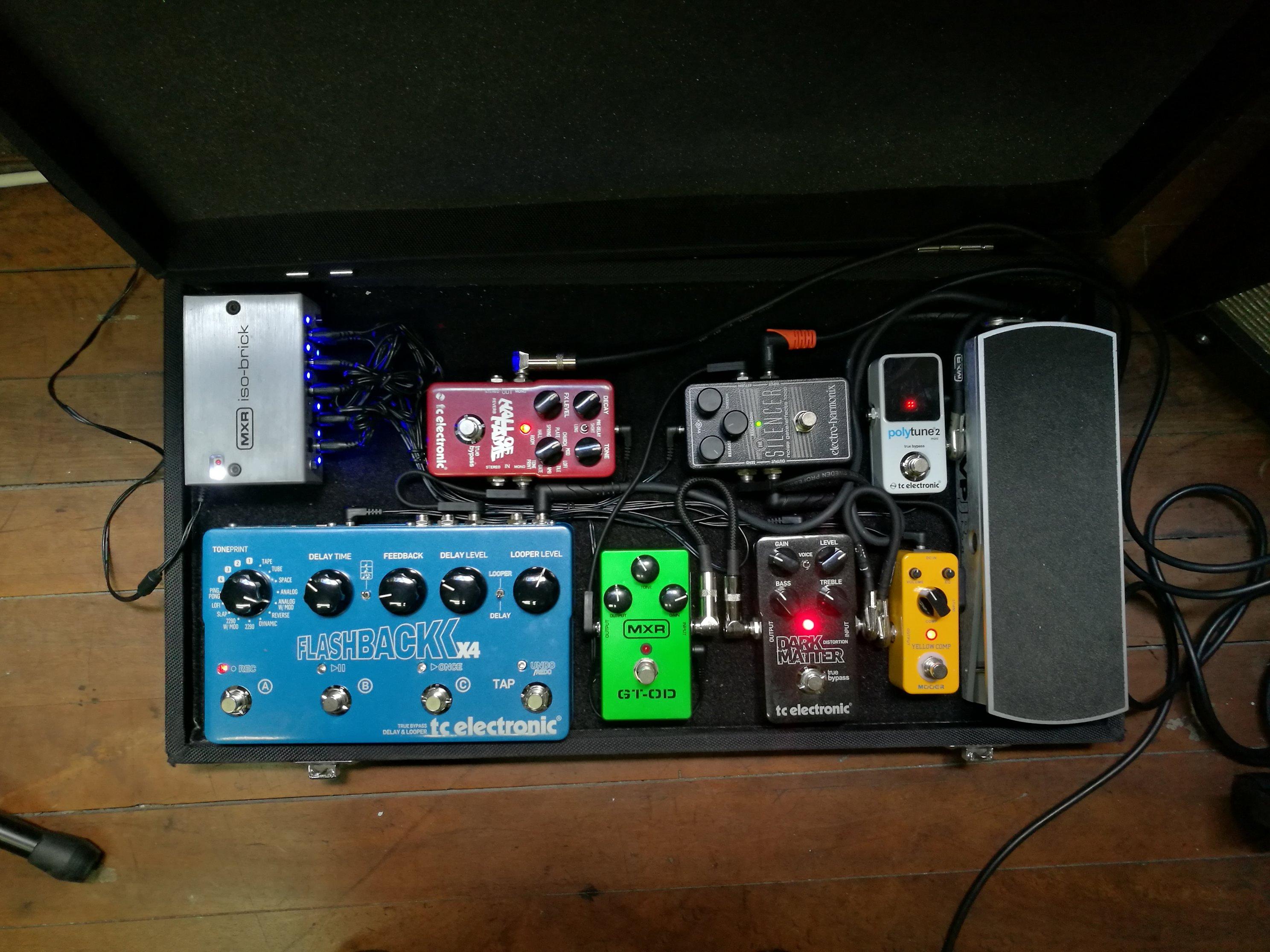 Looking for an Altoids tin and I'm done (jk I want a Mooer Eleclady as