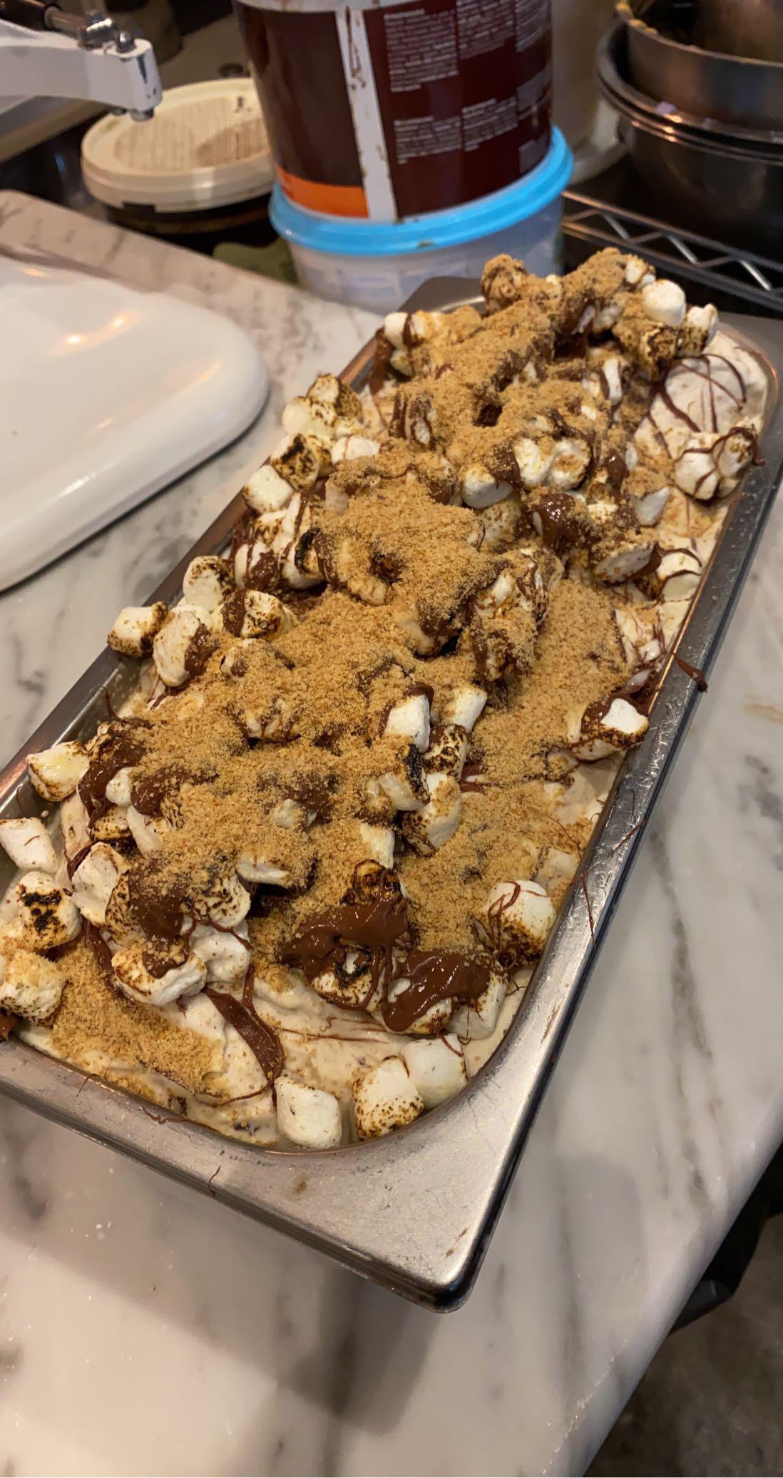 S’mores Gelato Vanilla Marshmallow Base with Melted Chocolate, Crushed