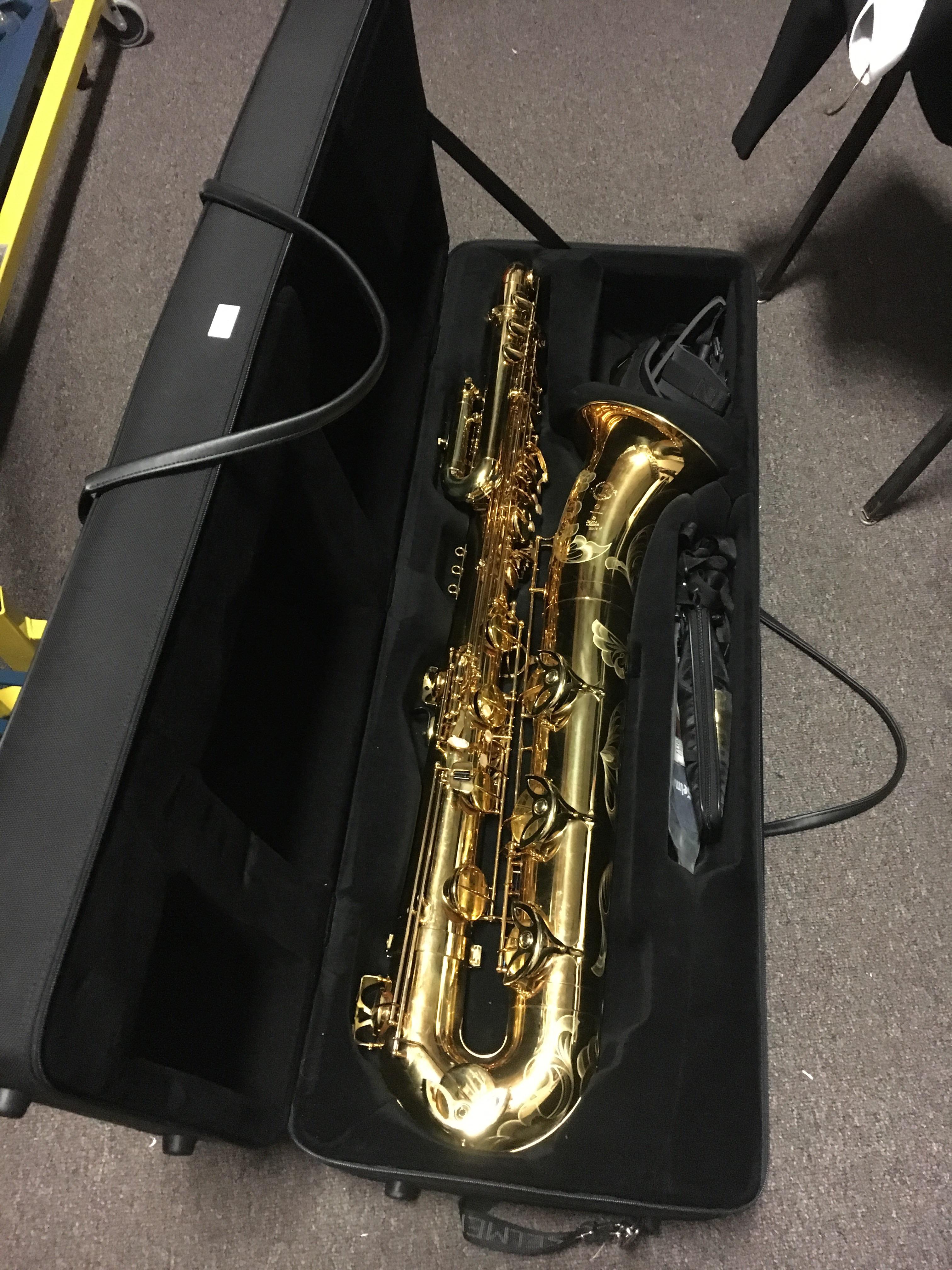 Just got to play this beautiful Selmer series 2 bass r/saxophone