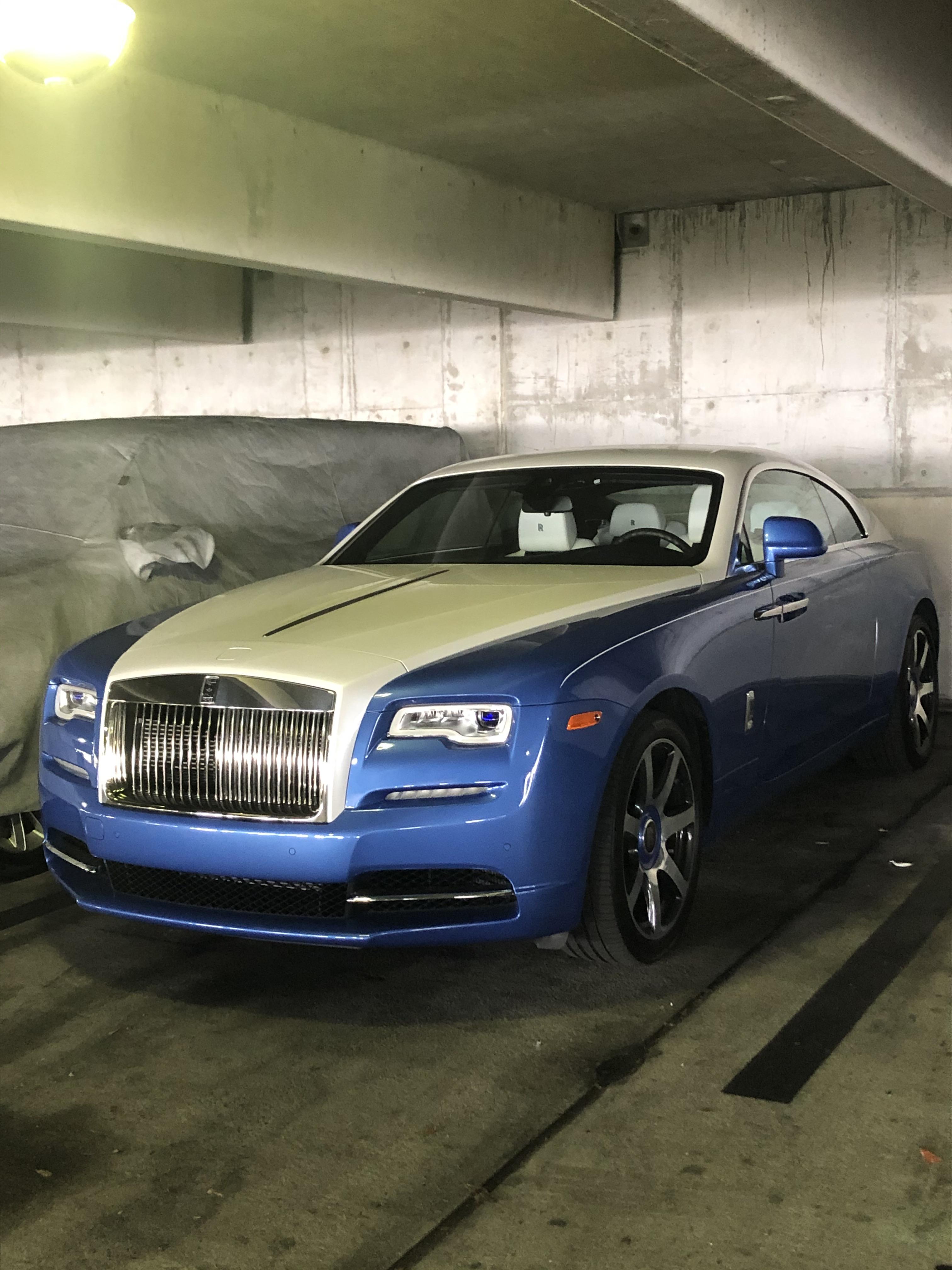 Rolls royce I found sitting in a parking garage r/carporn