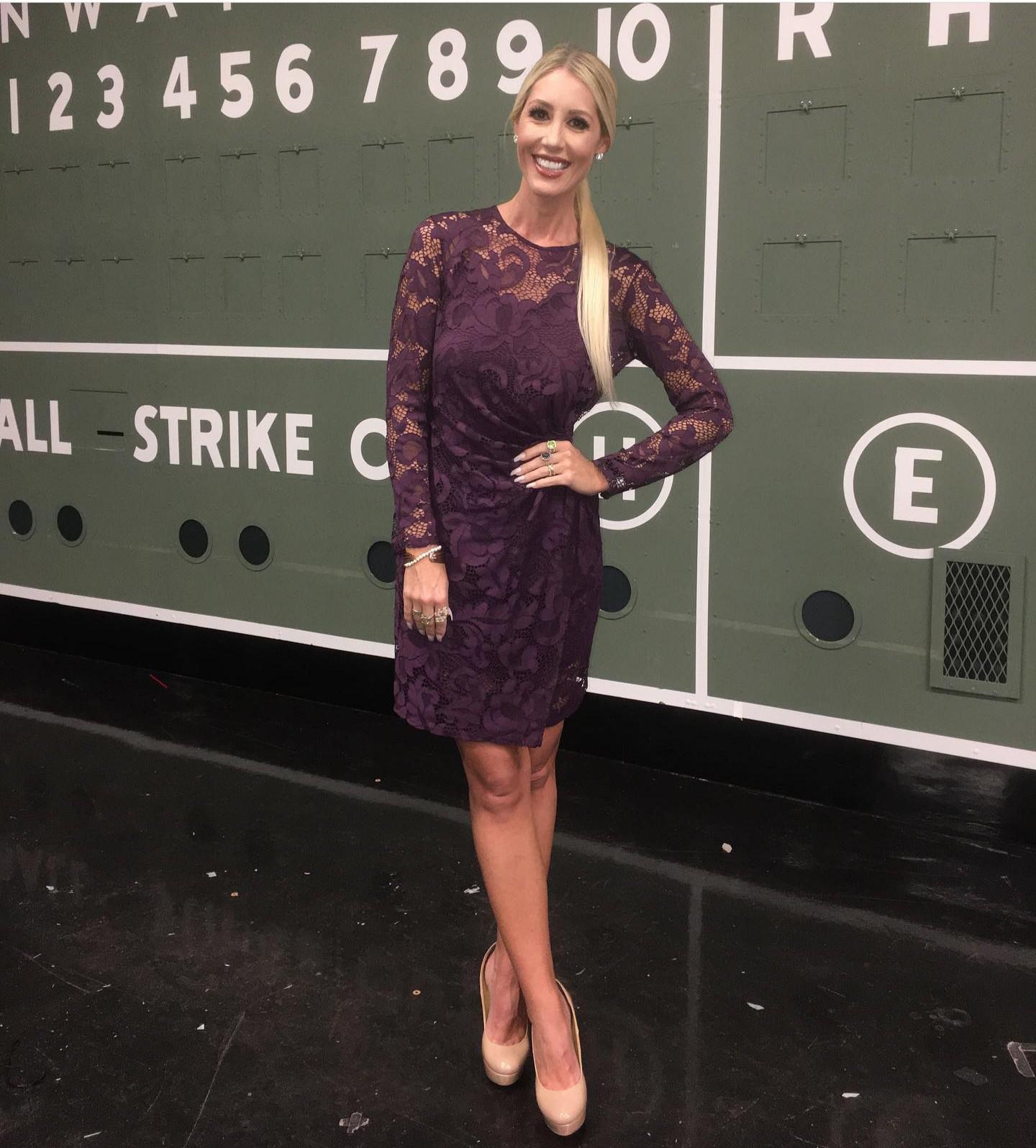 She scrubs up well r/GuerinAustin