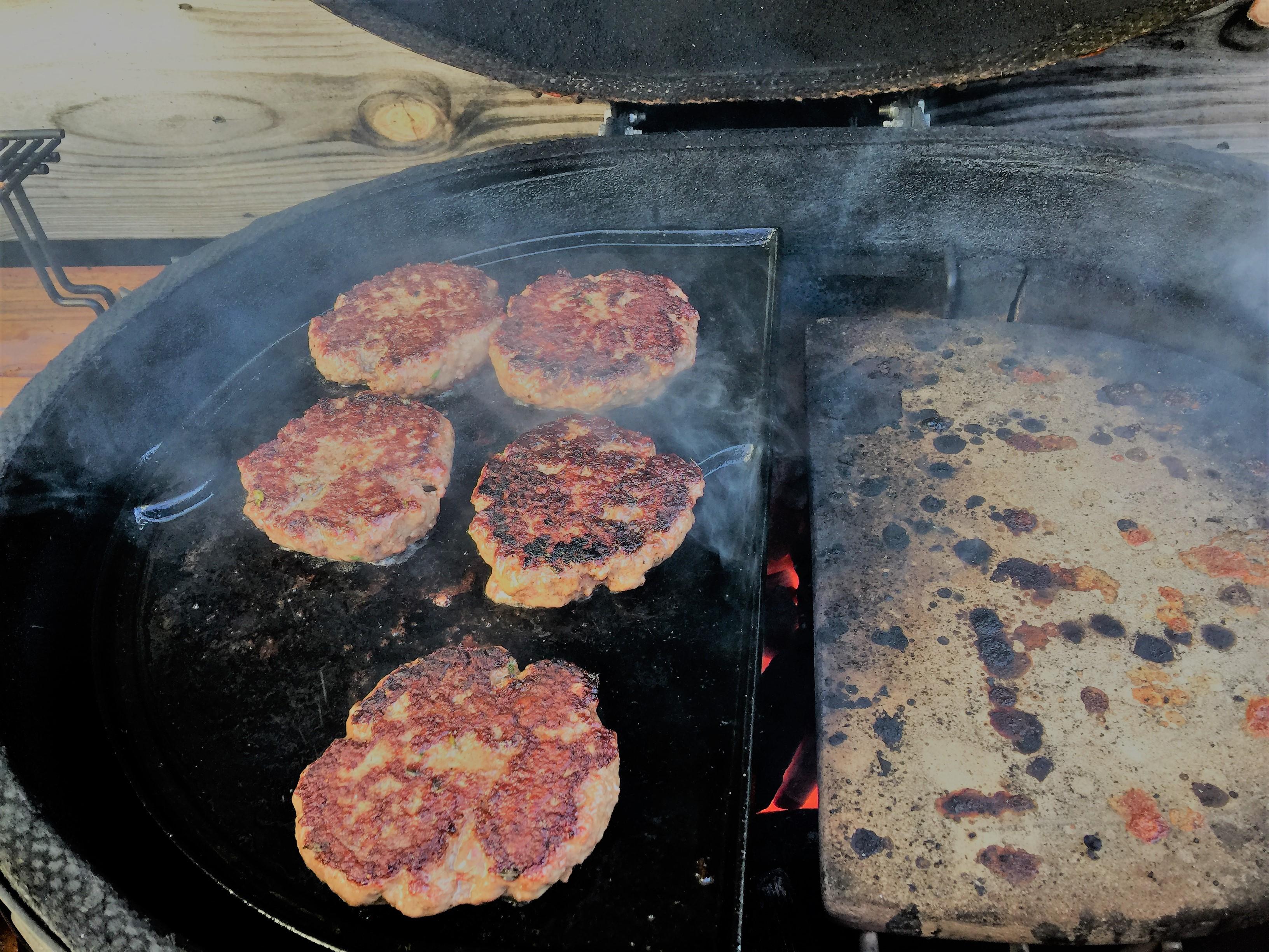 Smoosh burgers on cast iron griddle r/BBQ