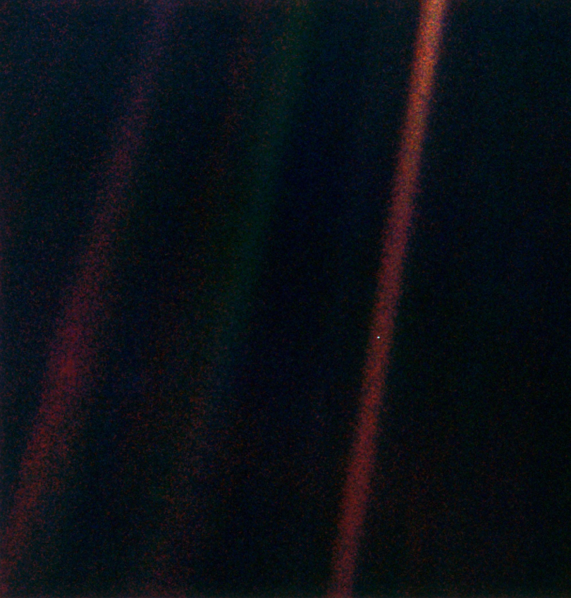 "Pale blue dot" taken by voyeger 1, I love this photo. [2080 X 1992] r/spaceporn