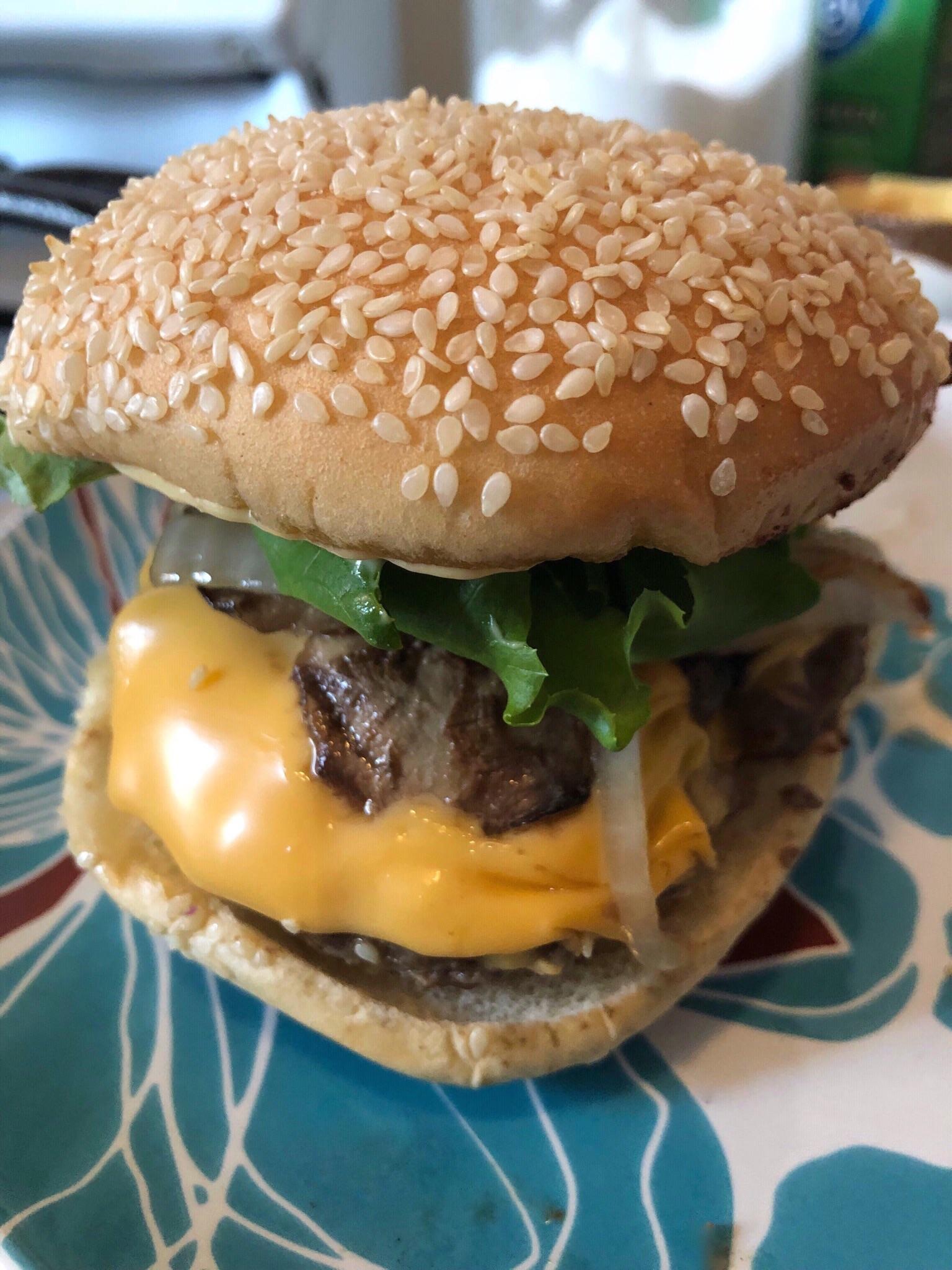 First time making burgers on my cast iron skillet r/burgers