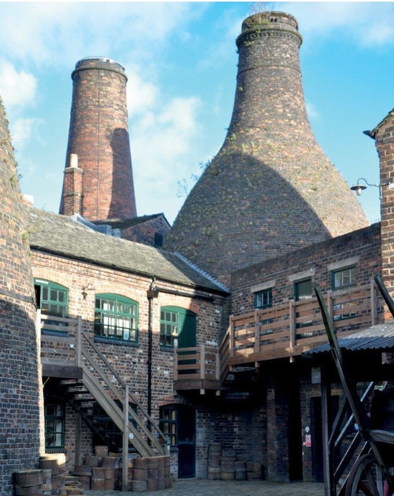 Traditional bottle kilns, StokeonTrent. r/britpics