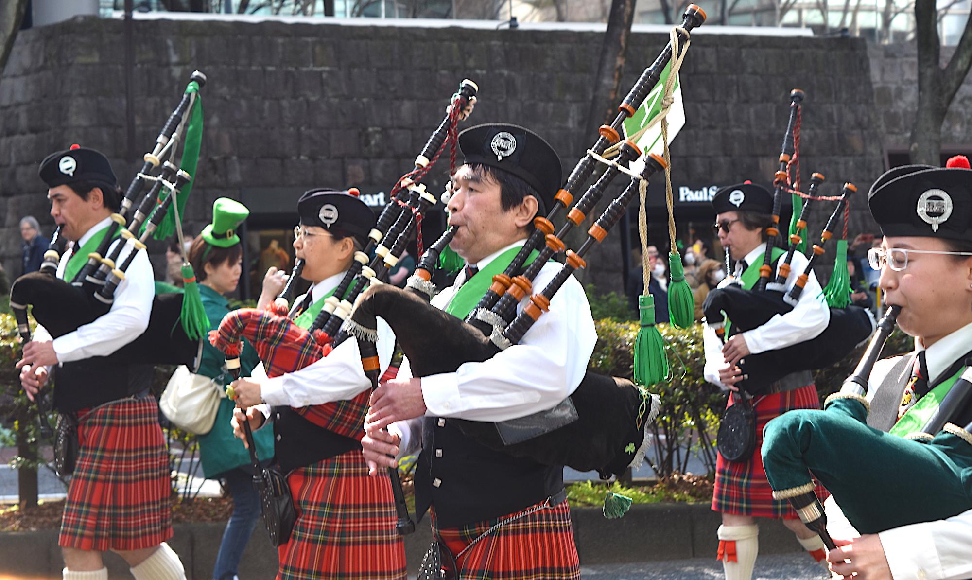 Japanese Bagpipers at St. Patrick's Day Parade in Harajuku r/japanpics