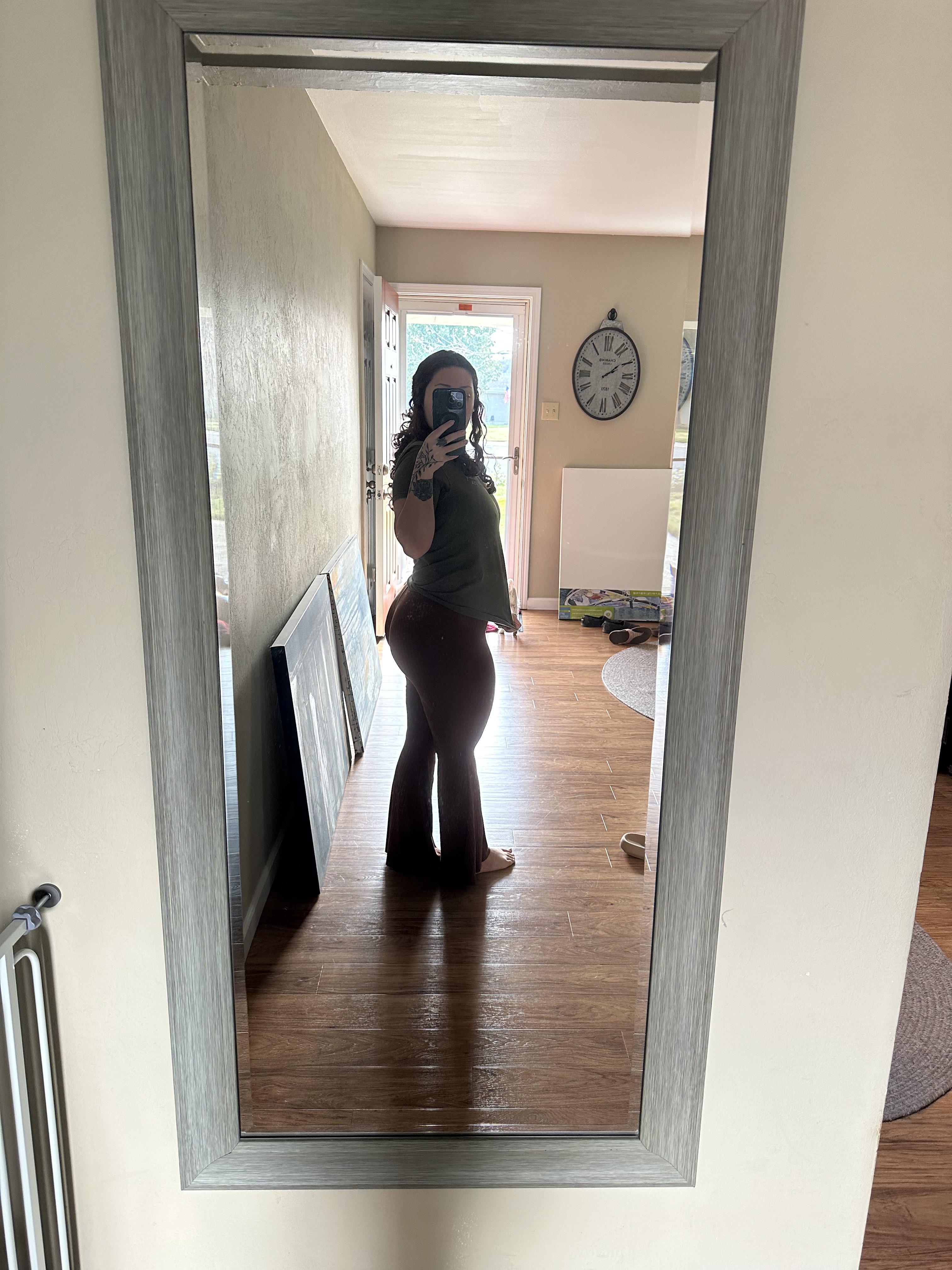 😈 : GirlsInFlarePants