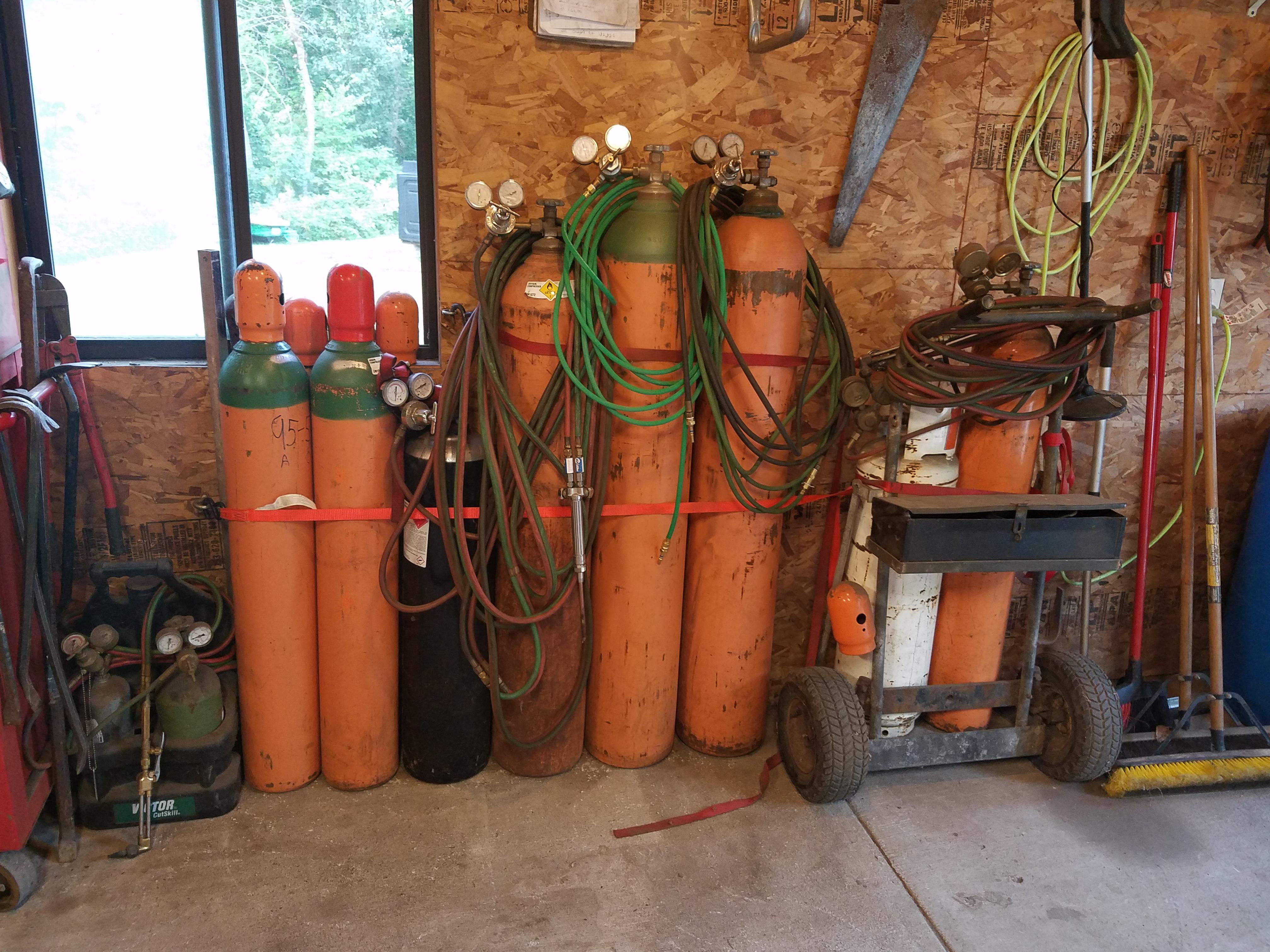 Organized all my tanks for cutting and Welding time to work r/Welding