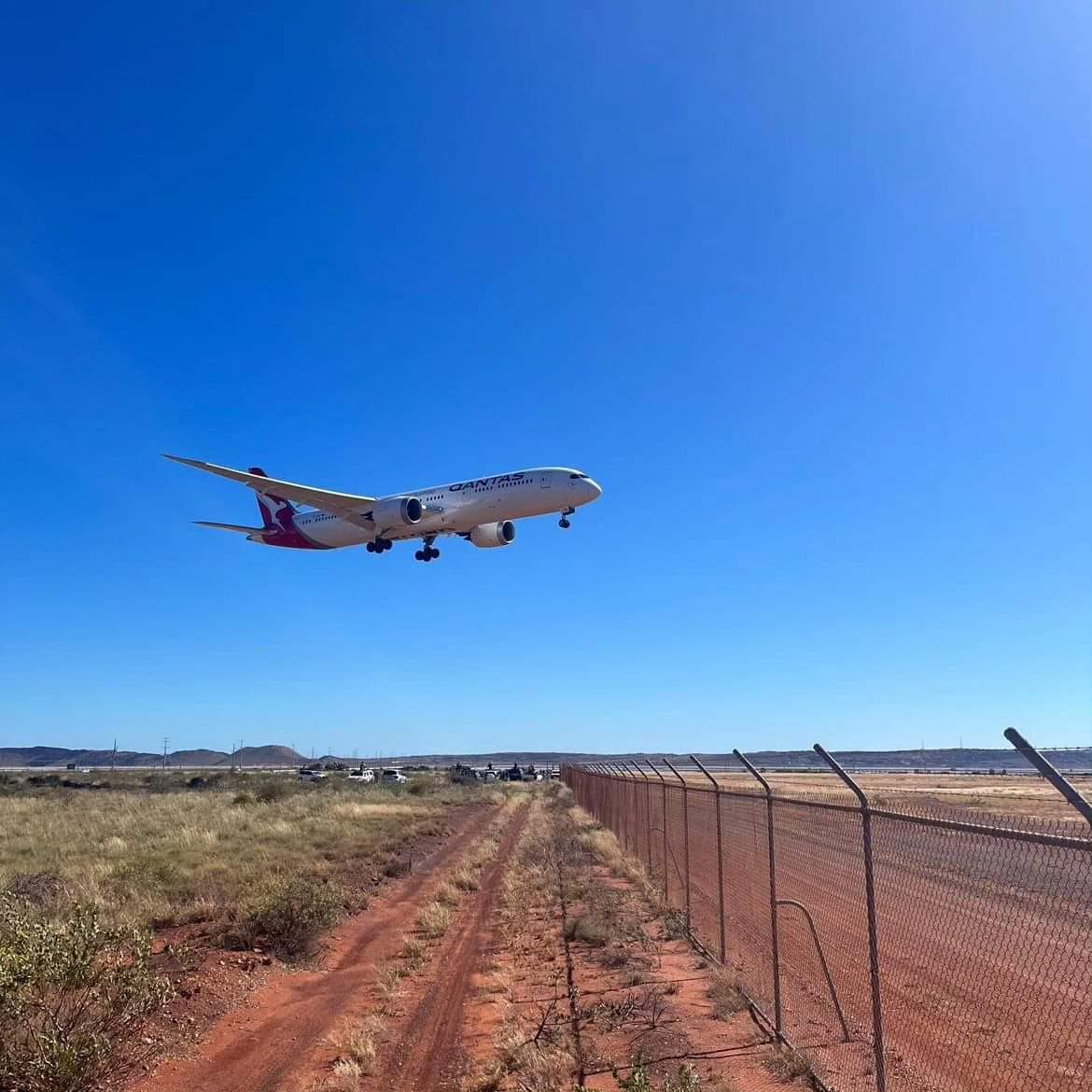 QF10 landing in Karratha r/perth