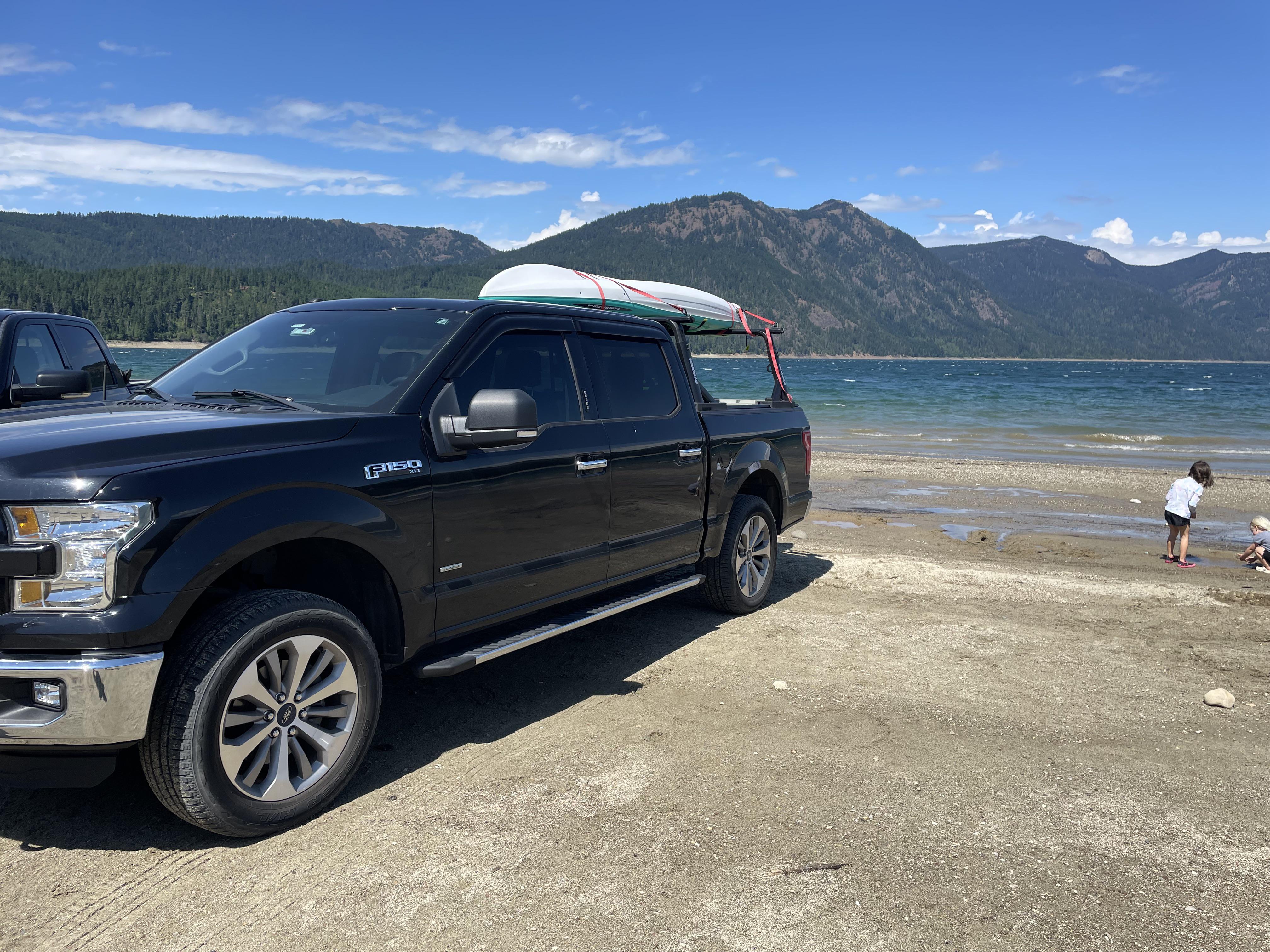Kayaking on Cle Elum lake in WA r/f150