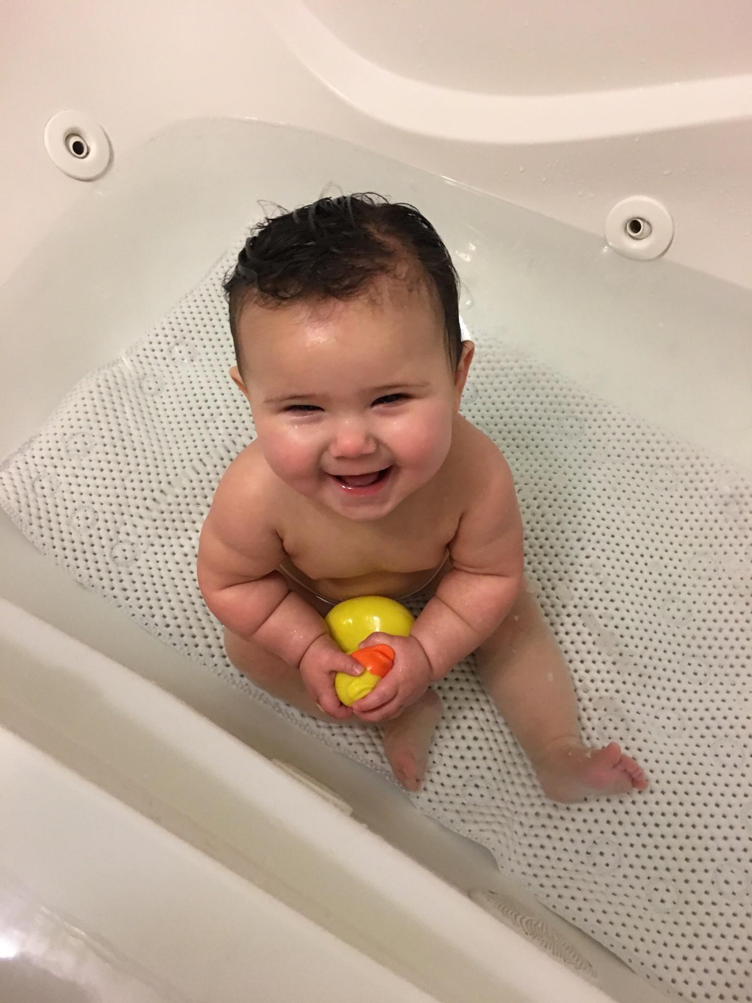 Bath time! 😊 r/babies