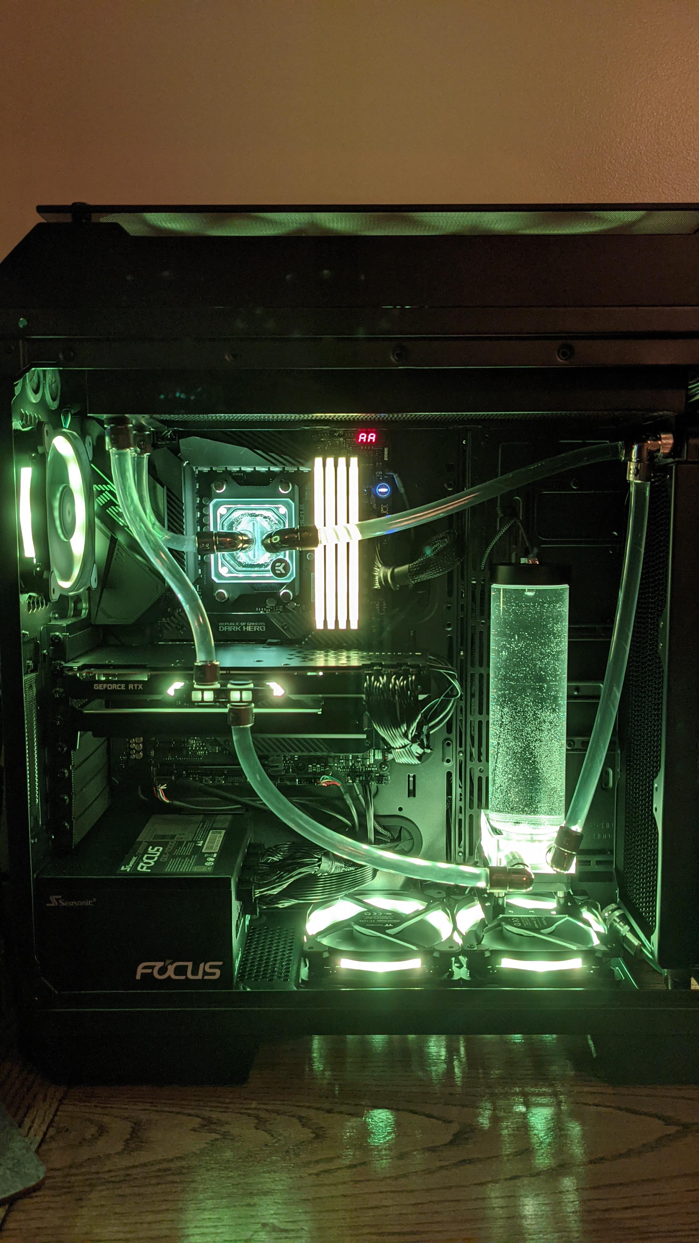 It's alive! Water temps get up to 41 C while gaming, is this normal