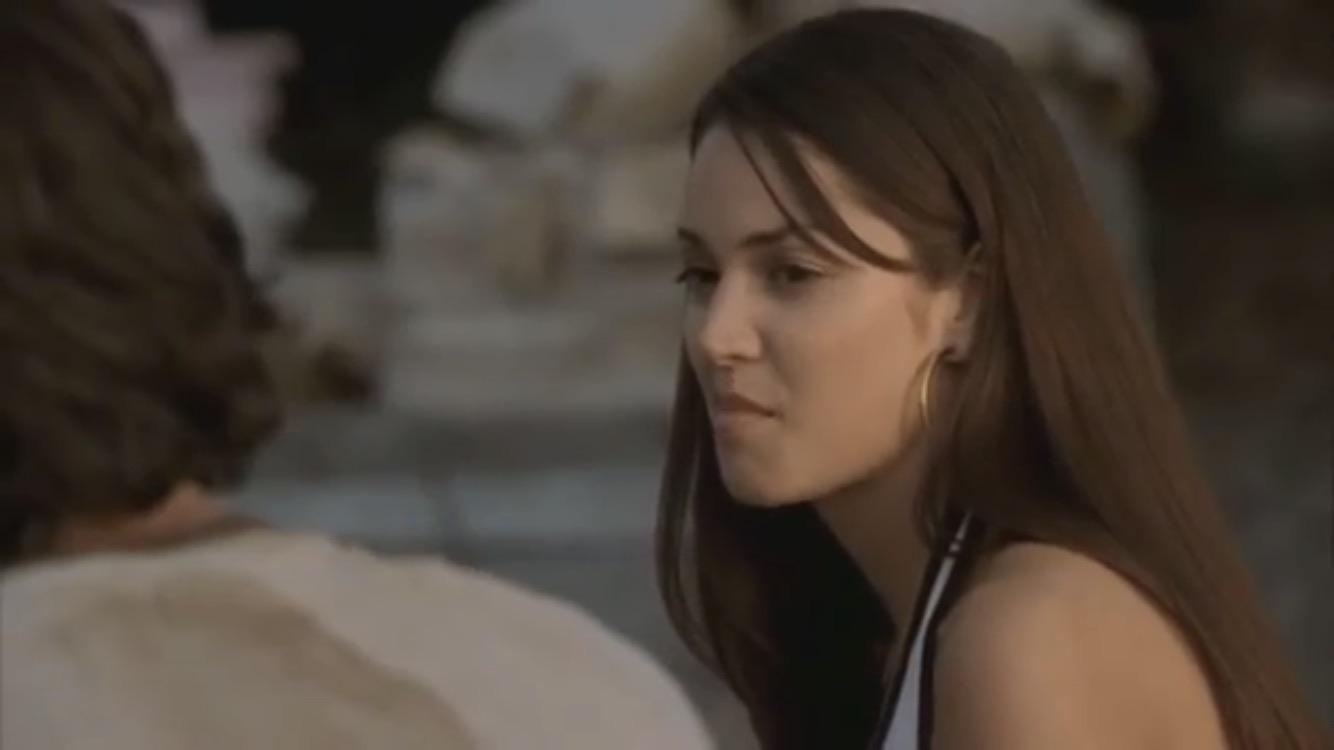 Before a cop in Farmington, Tina was chatting with Meadow