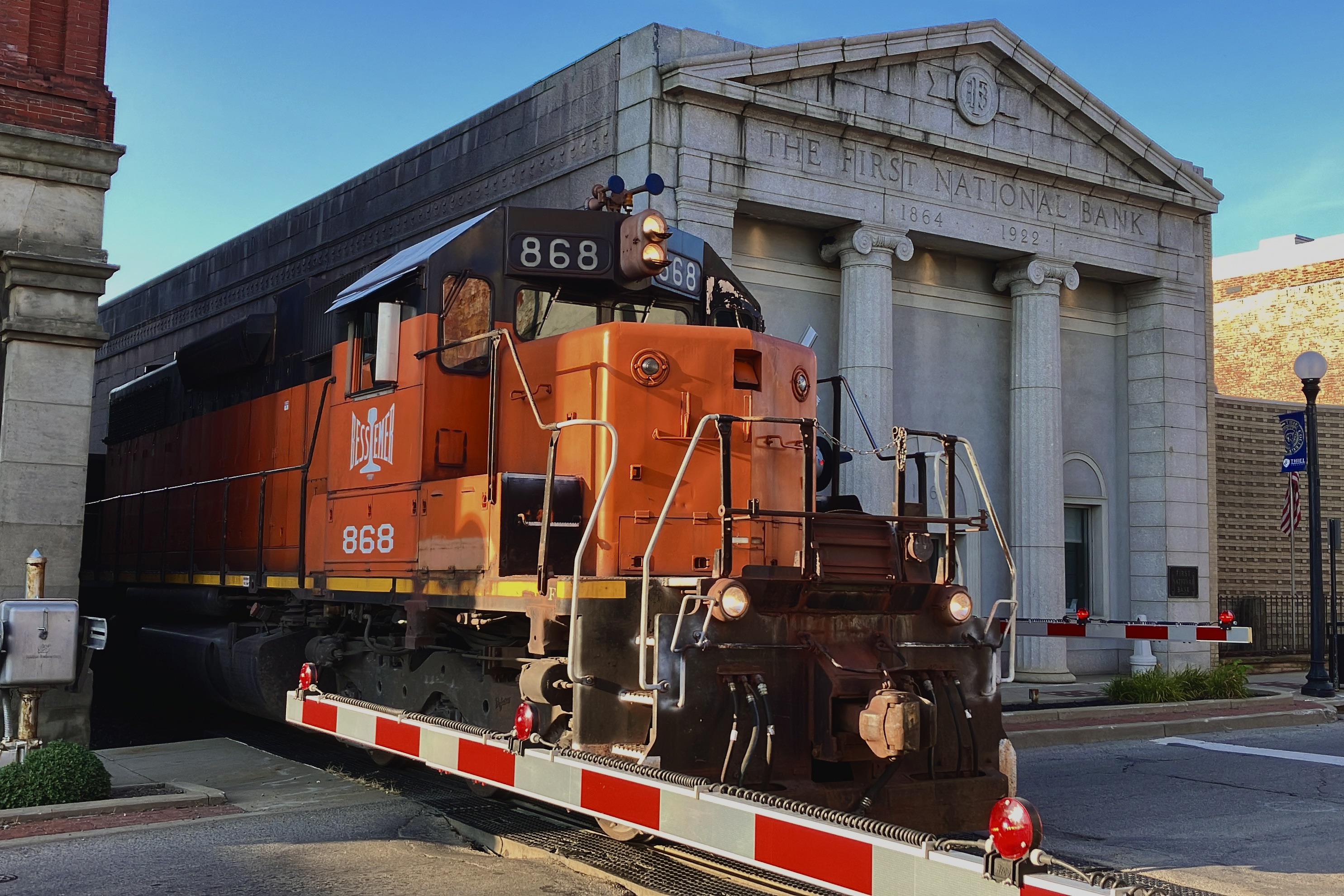 Bessemer & Lake Erie engine 868 pulls a load of hoppers into Greenville, PA r/trains