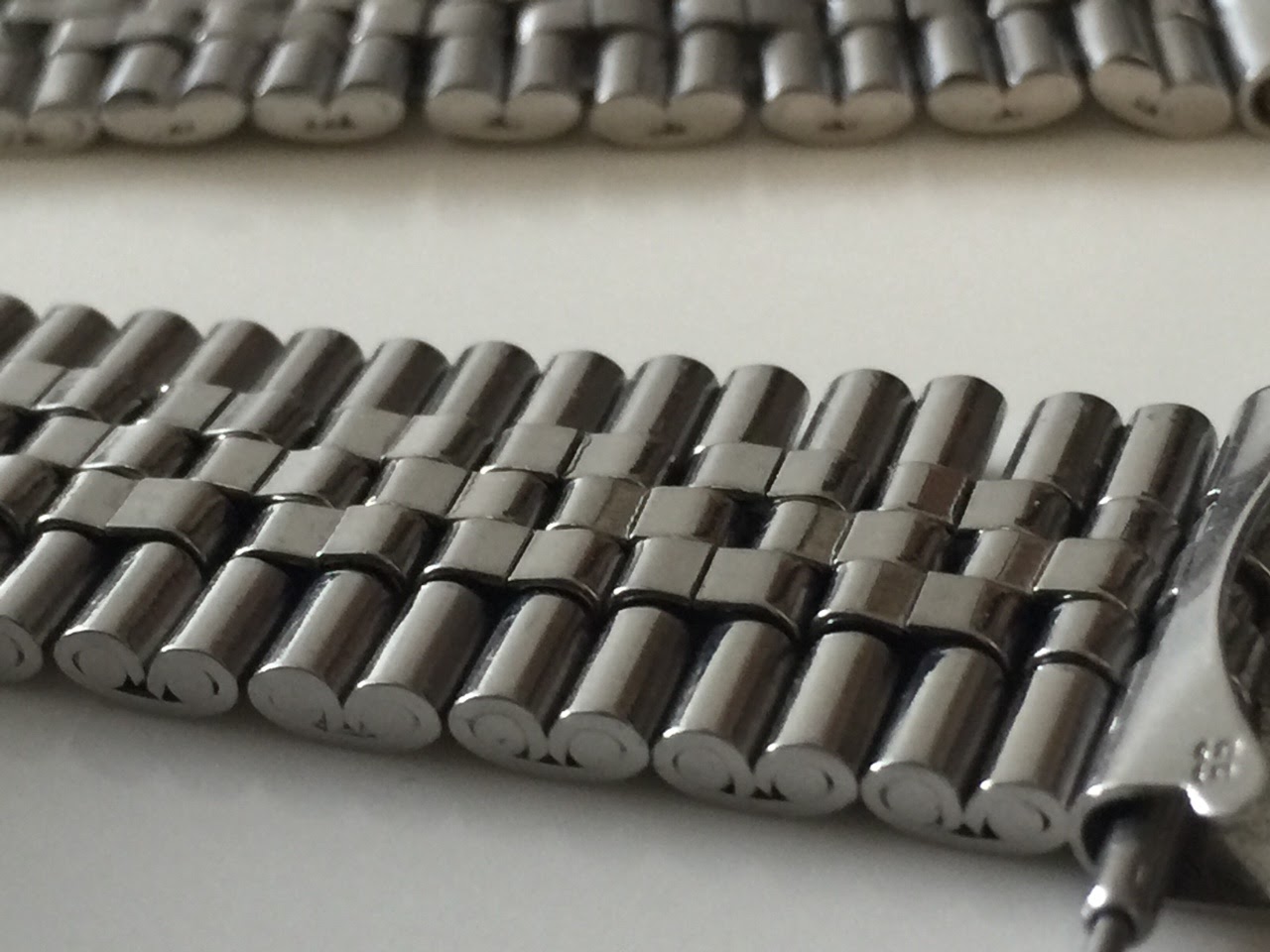 Does anyone know how to remove links from this bracelet? 1968 Datejust