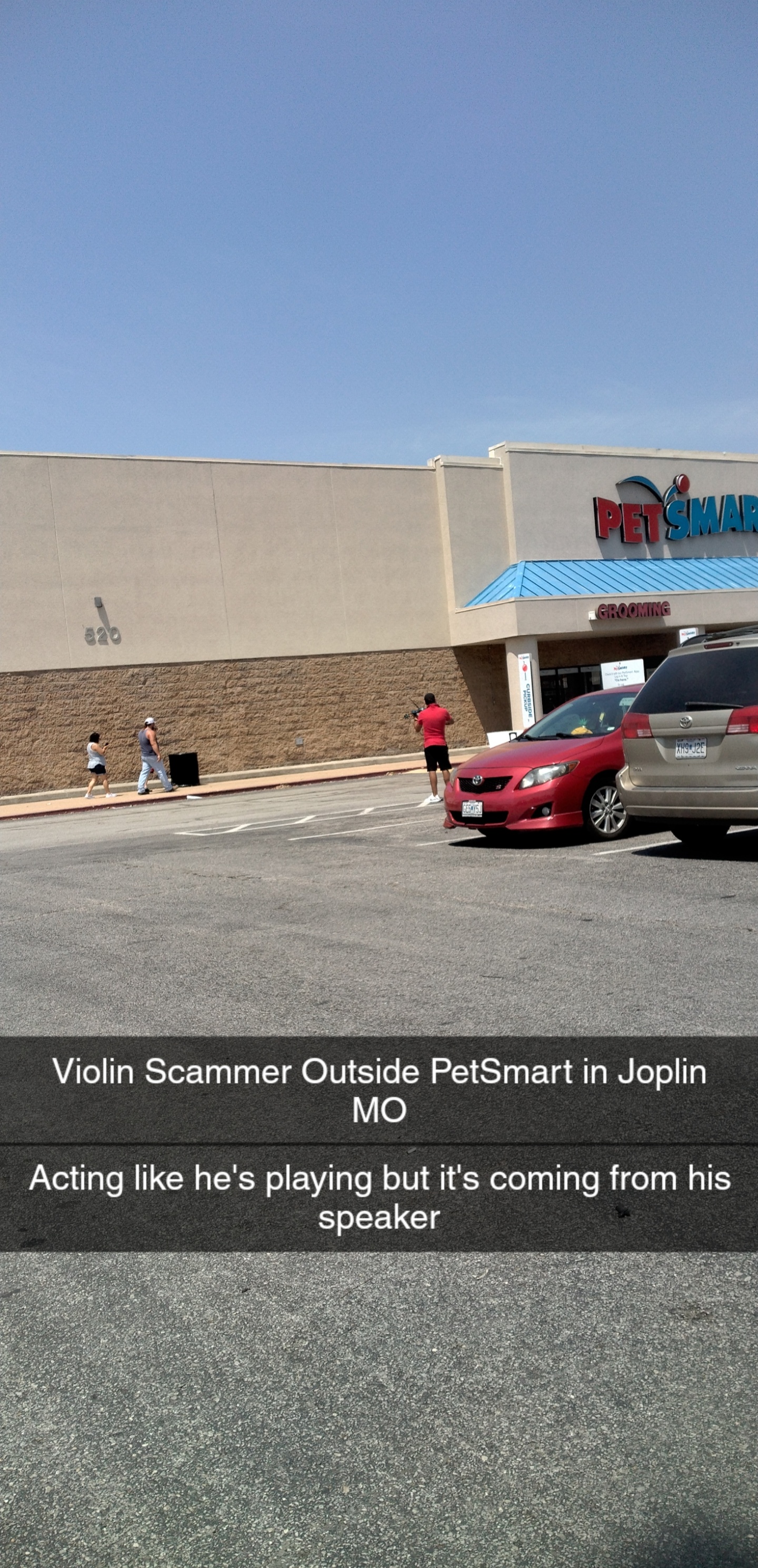 Scammer Outside of the PetSmart In Joplin MO r/Scams