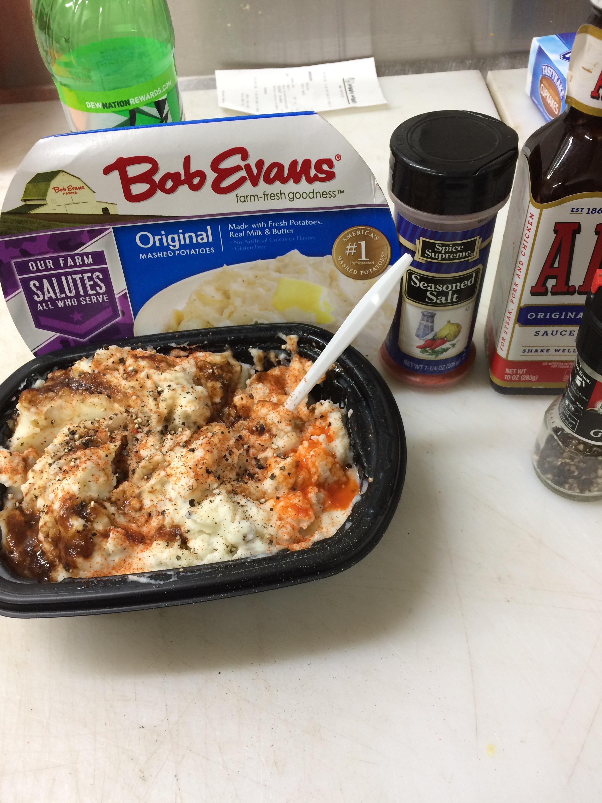 Had to customize my mashed potatoes. r/shittyfoodporn