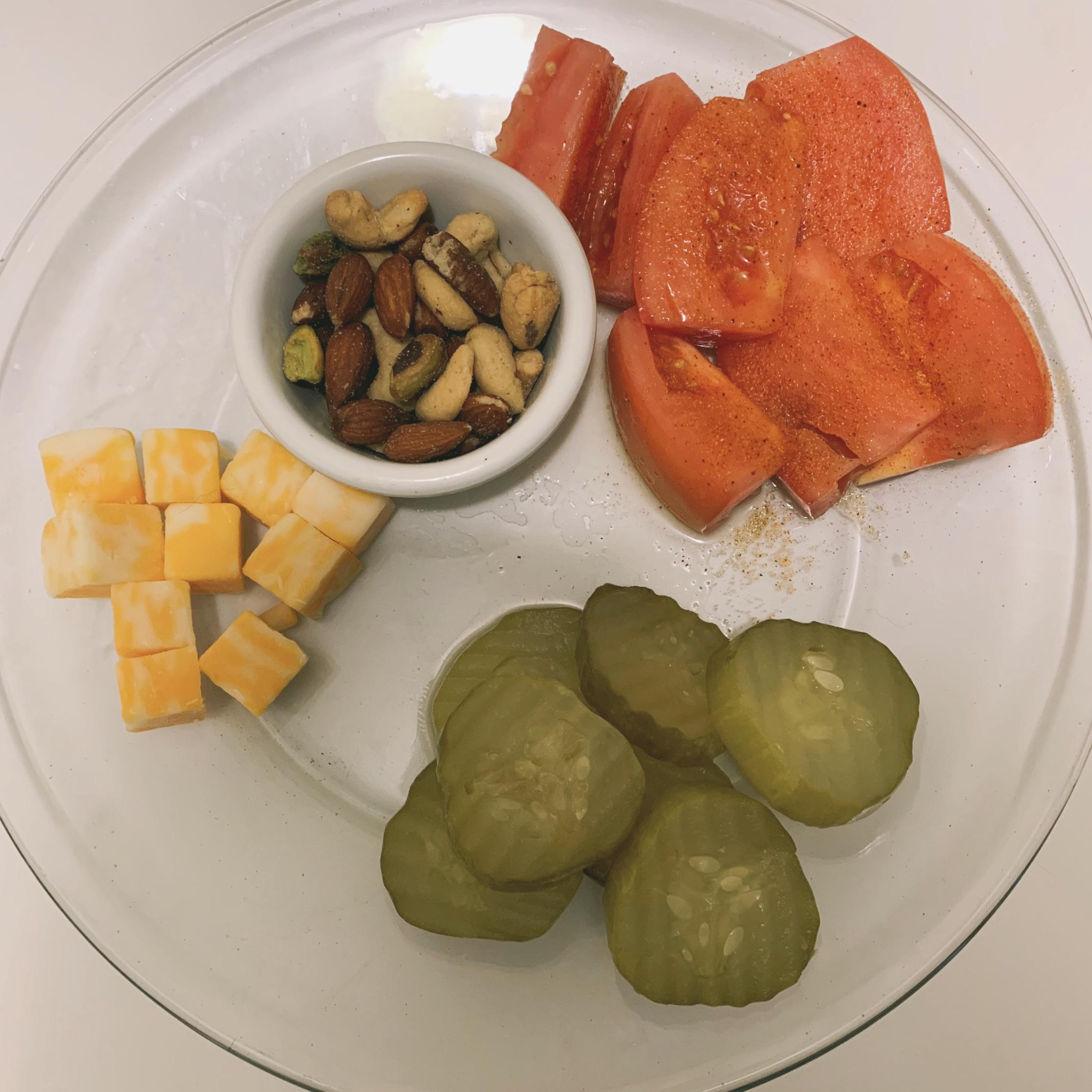 Vegetarian keto snack plate! r/vegetarianketo