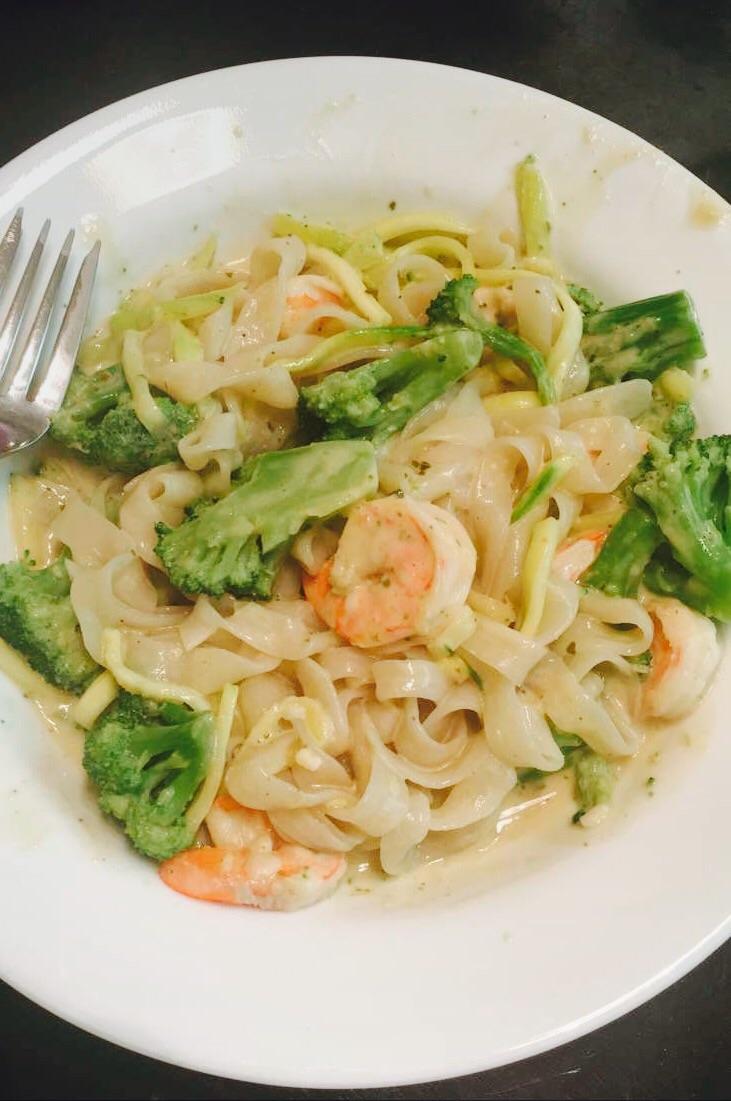 Shrimp fettuccini alfredo with broccoli, zucchini noodles, and