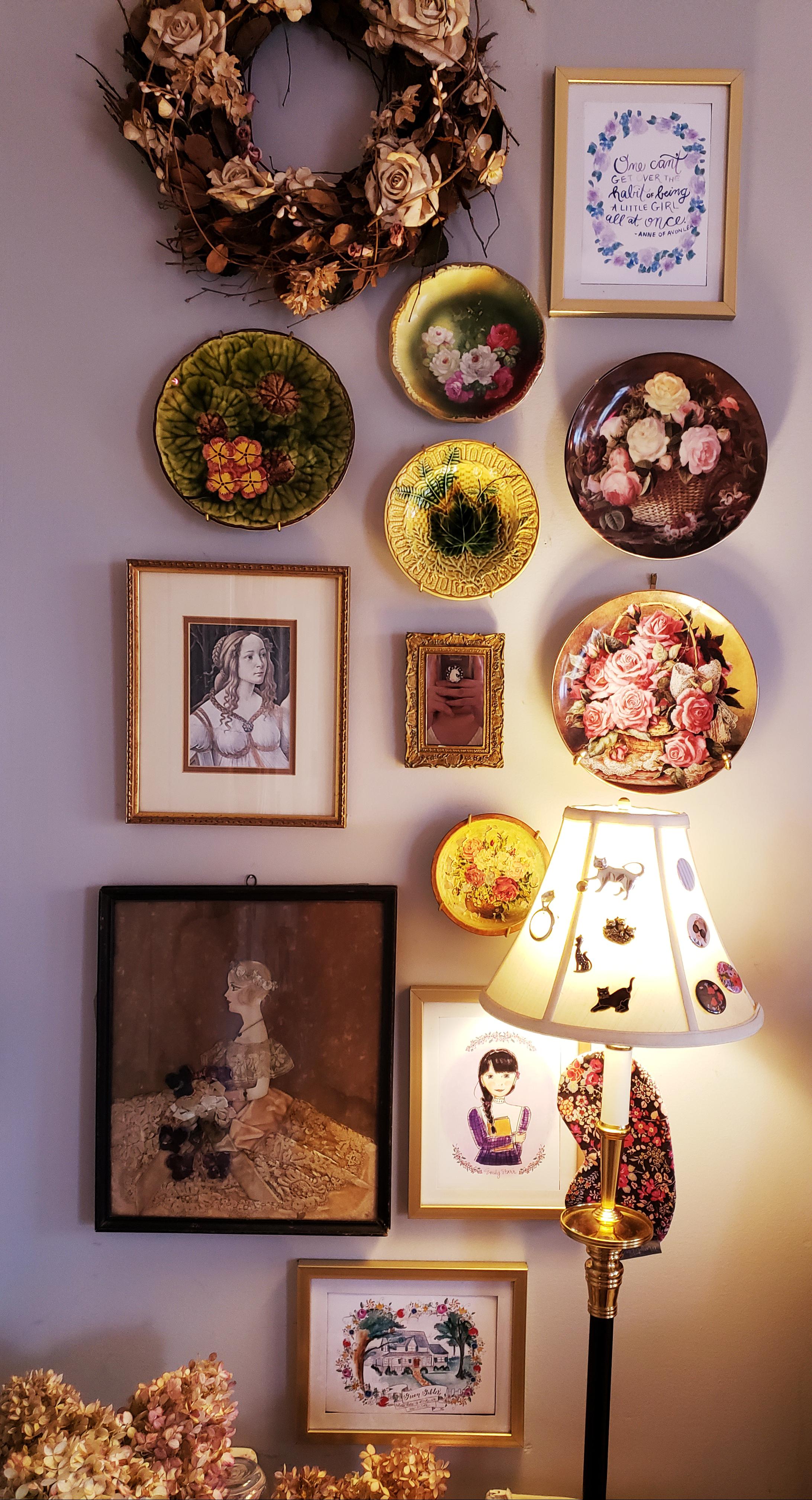 Shabby chic bedside gallery wall r/shabbychic