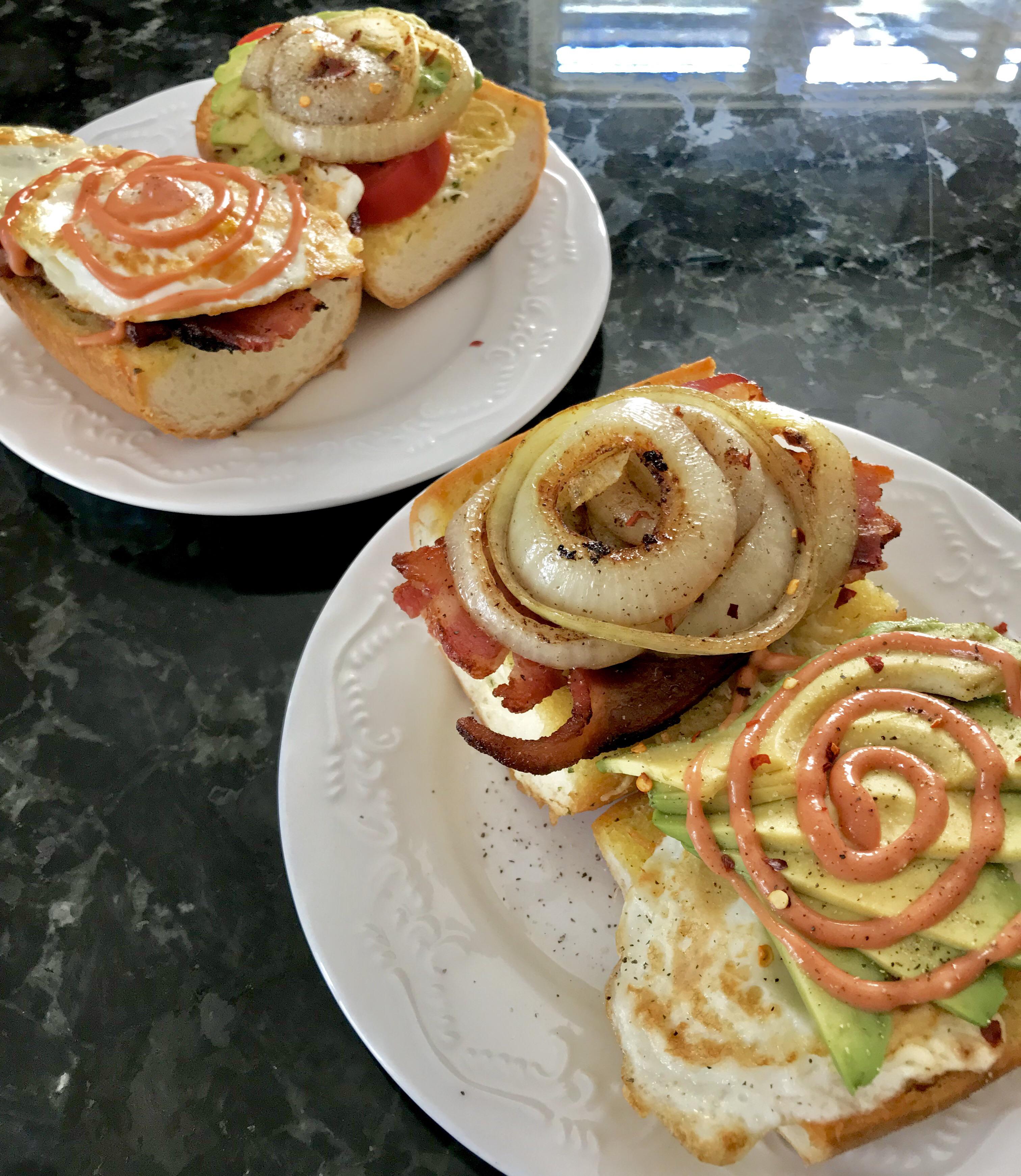 Garlic bread breakfast sandwiches r/eatsandwiches