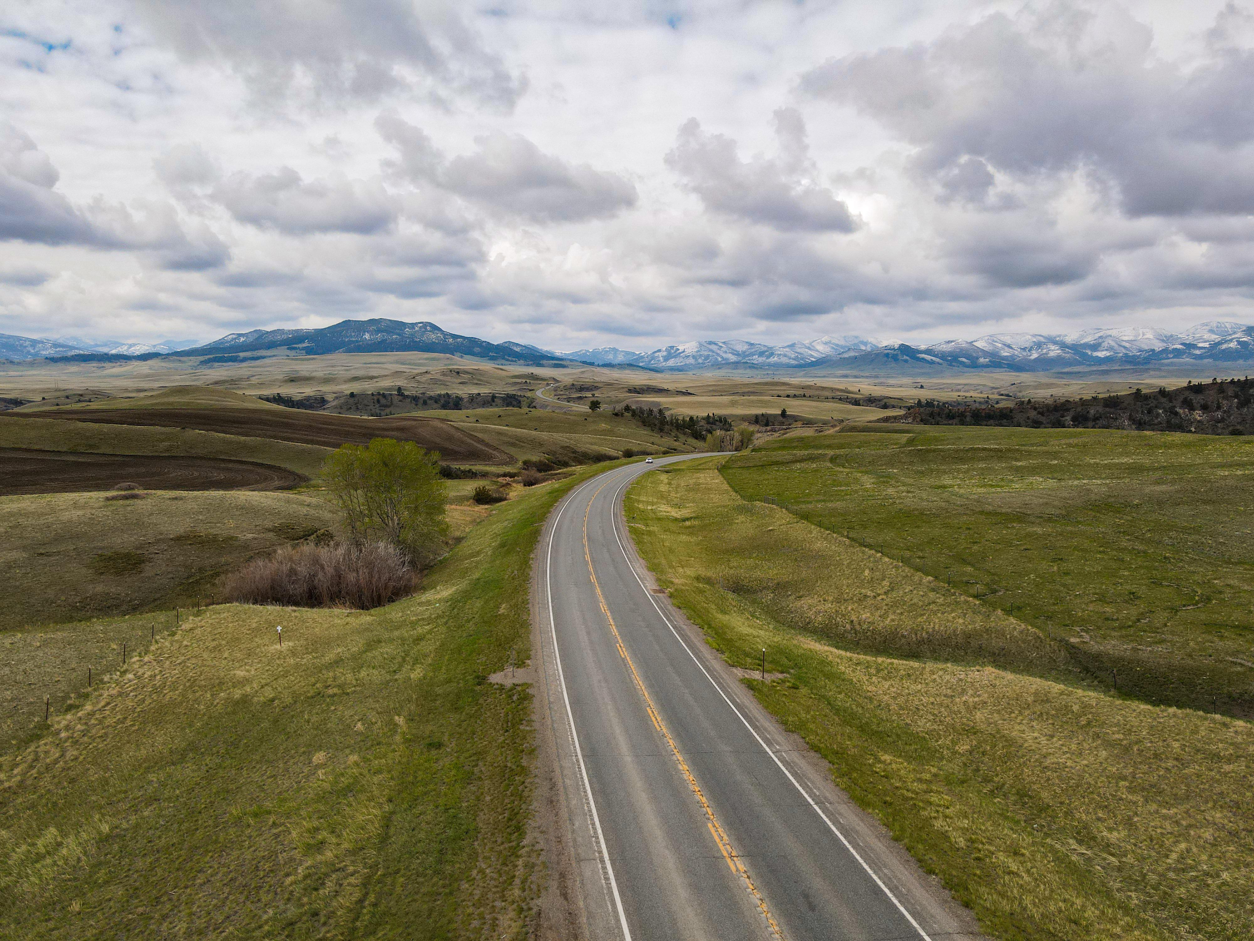 Where the plains meet the Rockies (near Lincoln, MT) r/Montana