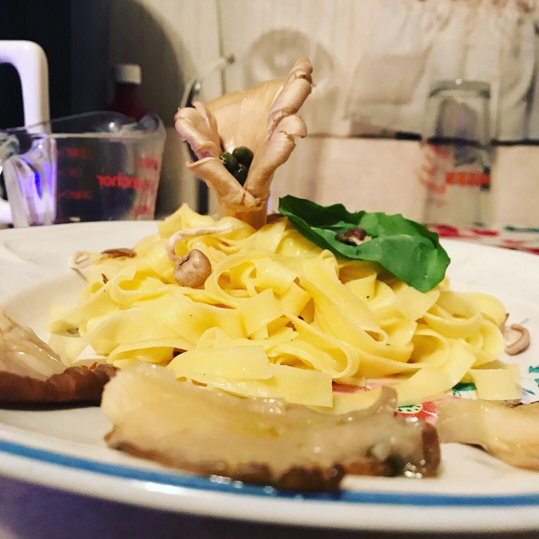 (I made) Fresh Tagliatelle with Oyster Mushrooms and Capers in a Buer Blanc Sauce {1920x1080