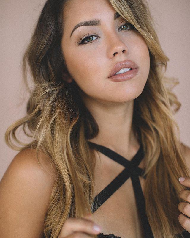 Alina Lopez : FamousFaces