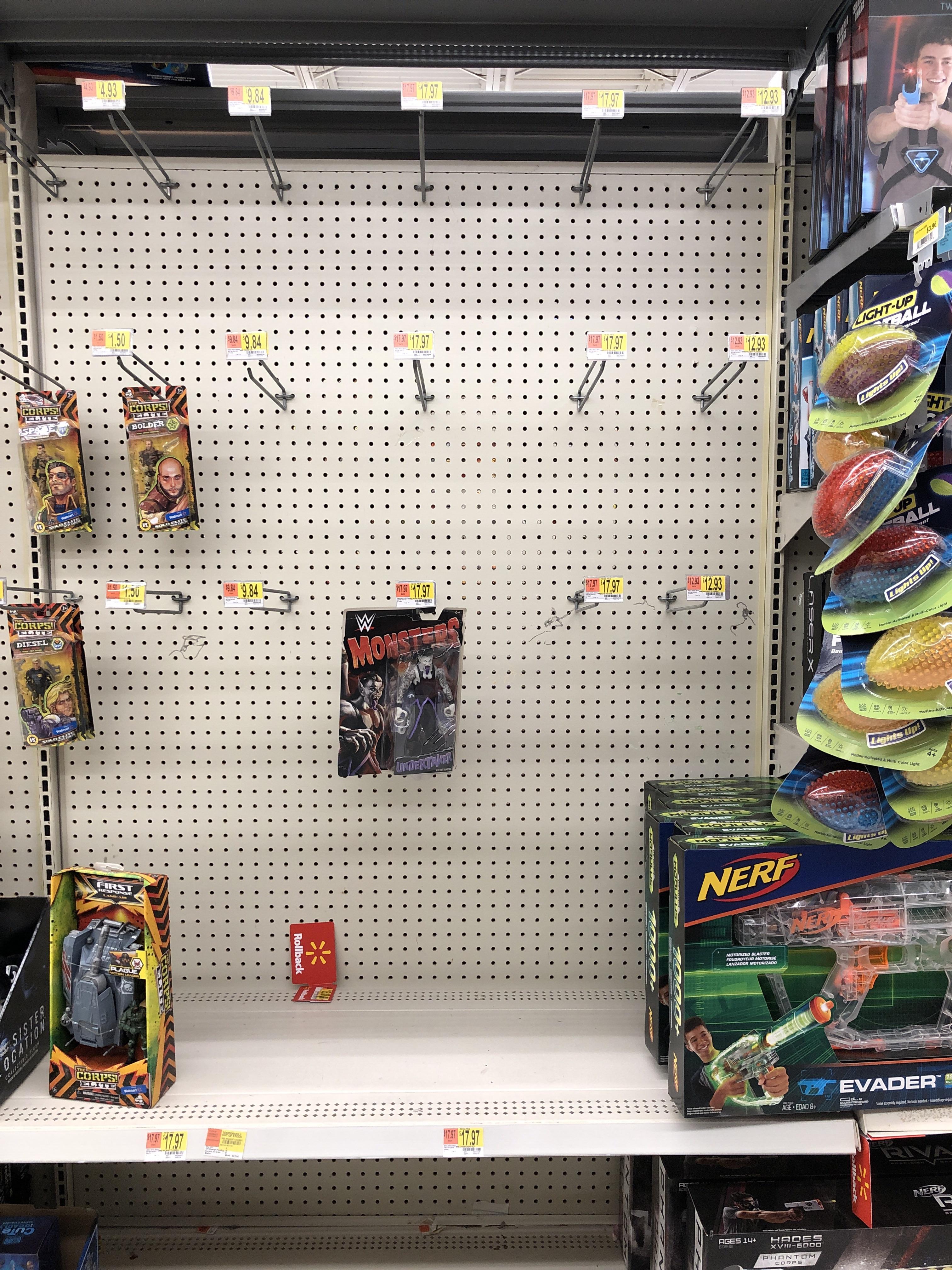 Saw everyone restocking items at wal mart, so I ran over to the toy aisle aaaaaand wrestlefigs
