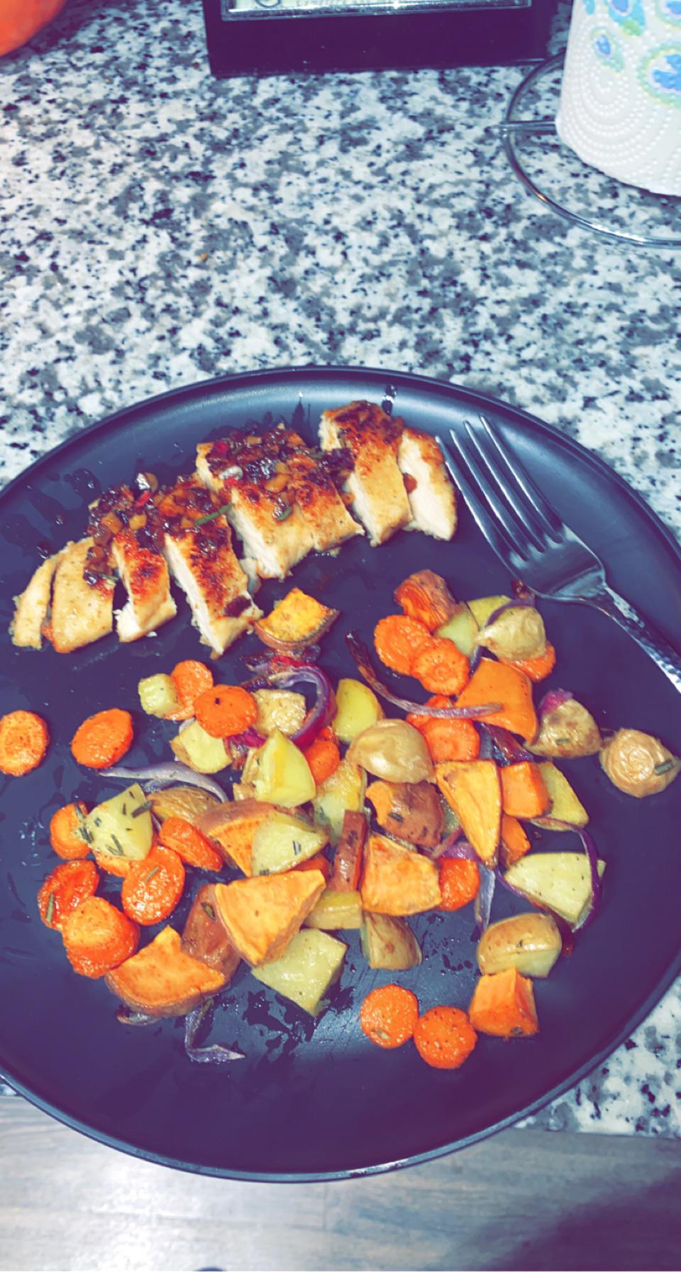Garlic Rosemary Chicken and Roasted Veggies (Every Plate) r/mealkits