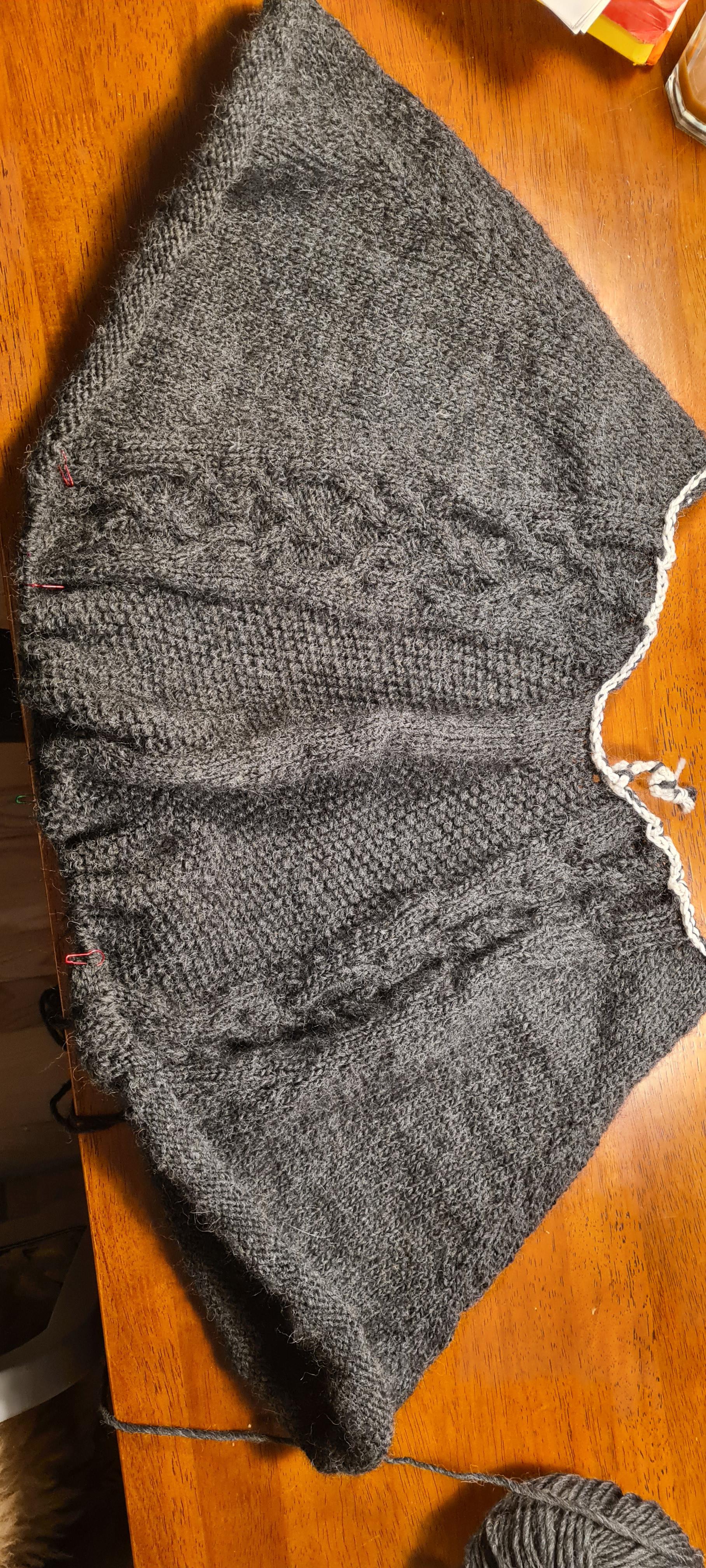 knitting a cloak, deadline is feb4, so far 40cm done out of 100