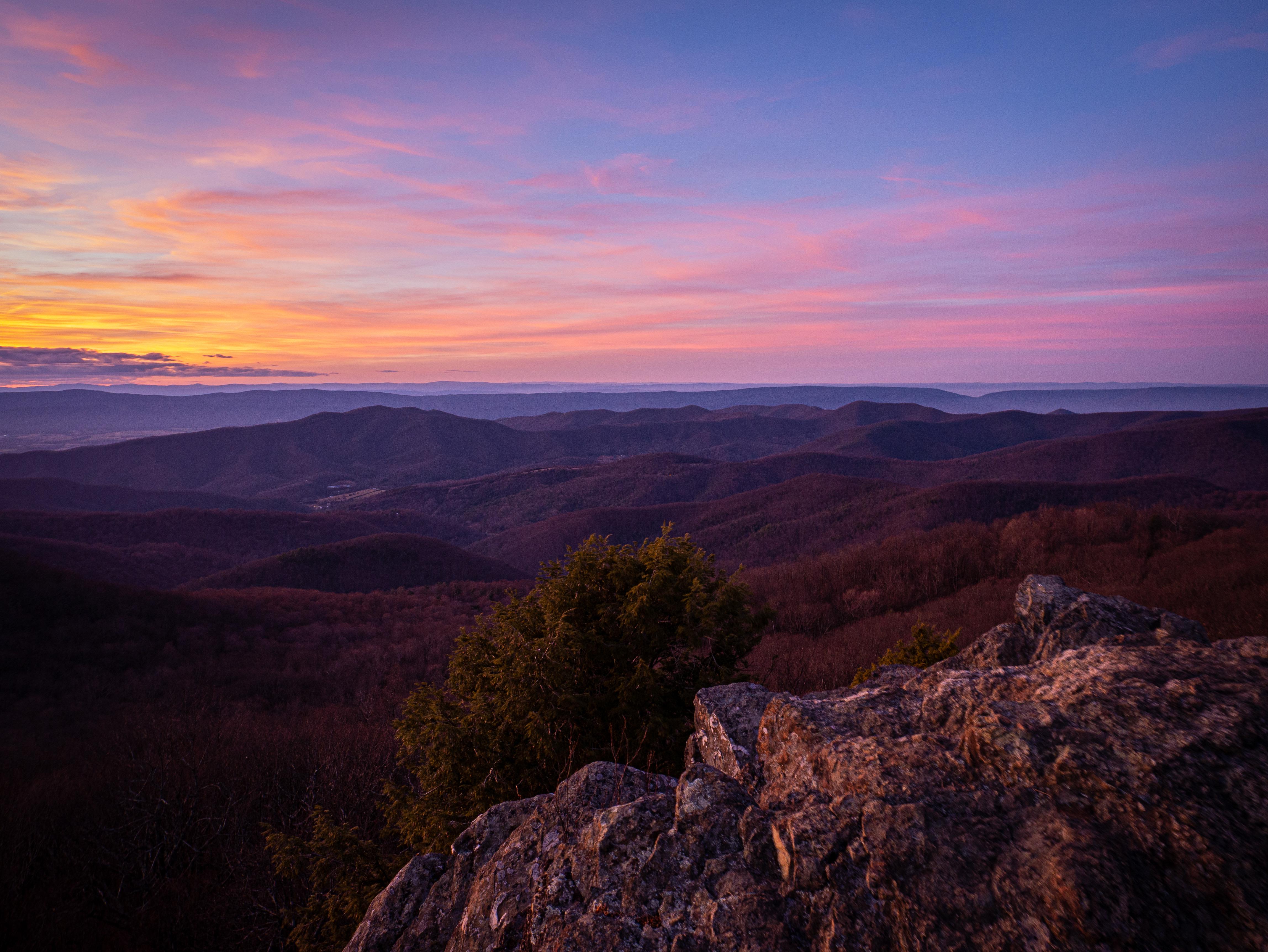 Sunset at Bearfence Mountain in Shenandoah National Park, VA r/hiking