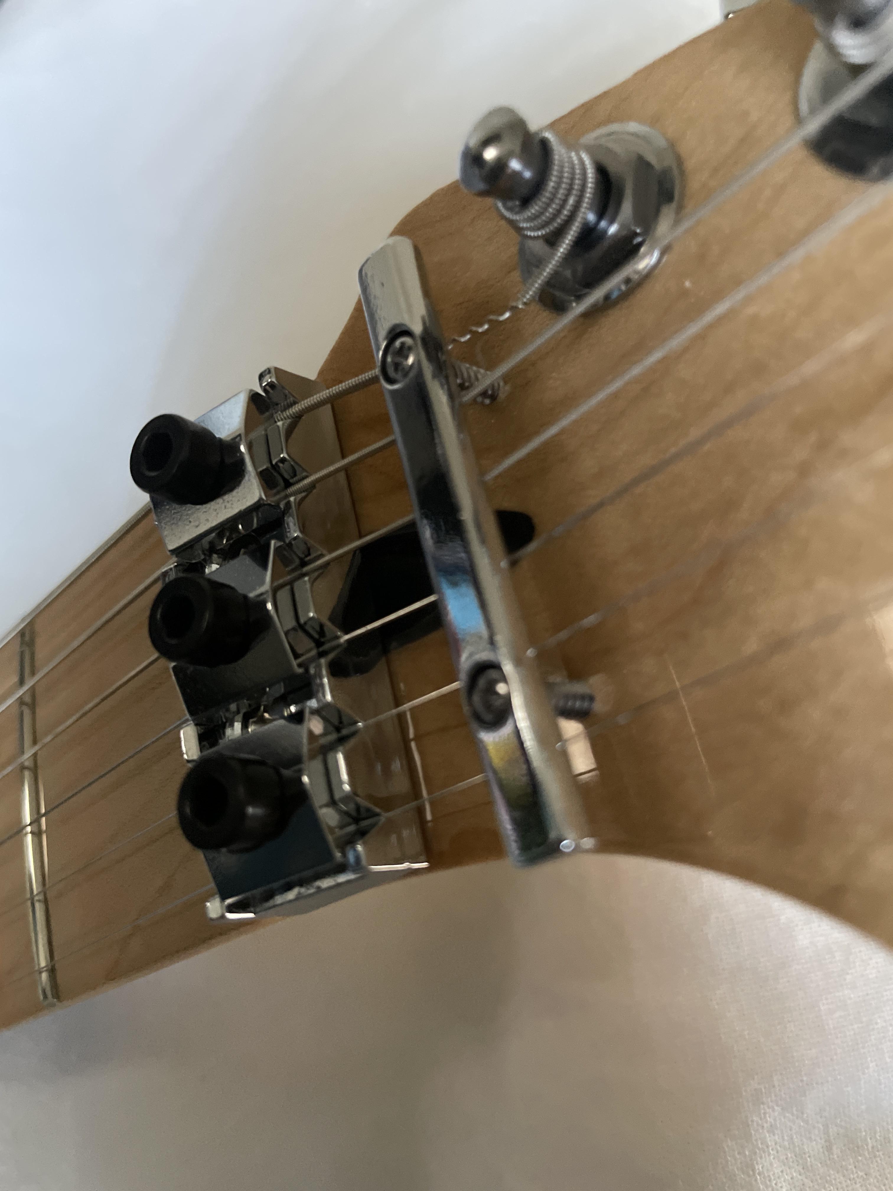 Am I supposed to unscrew this bar over the strings on Stratocaster? I
