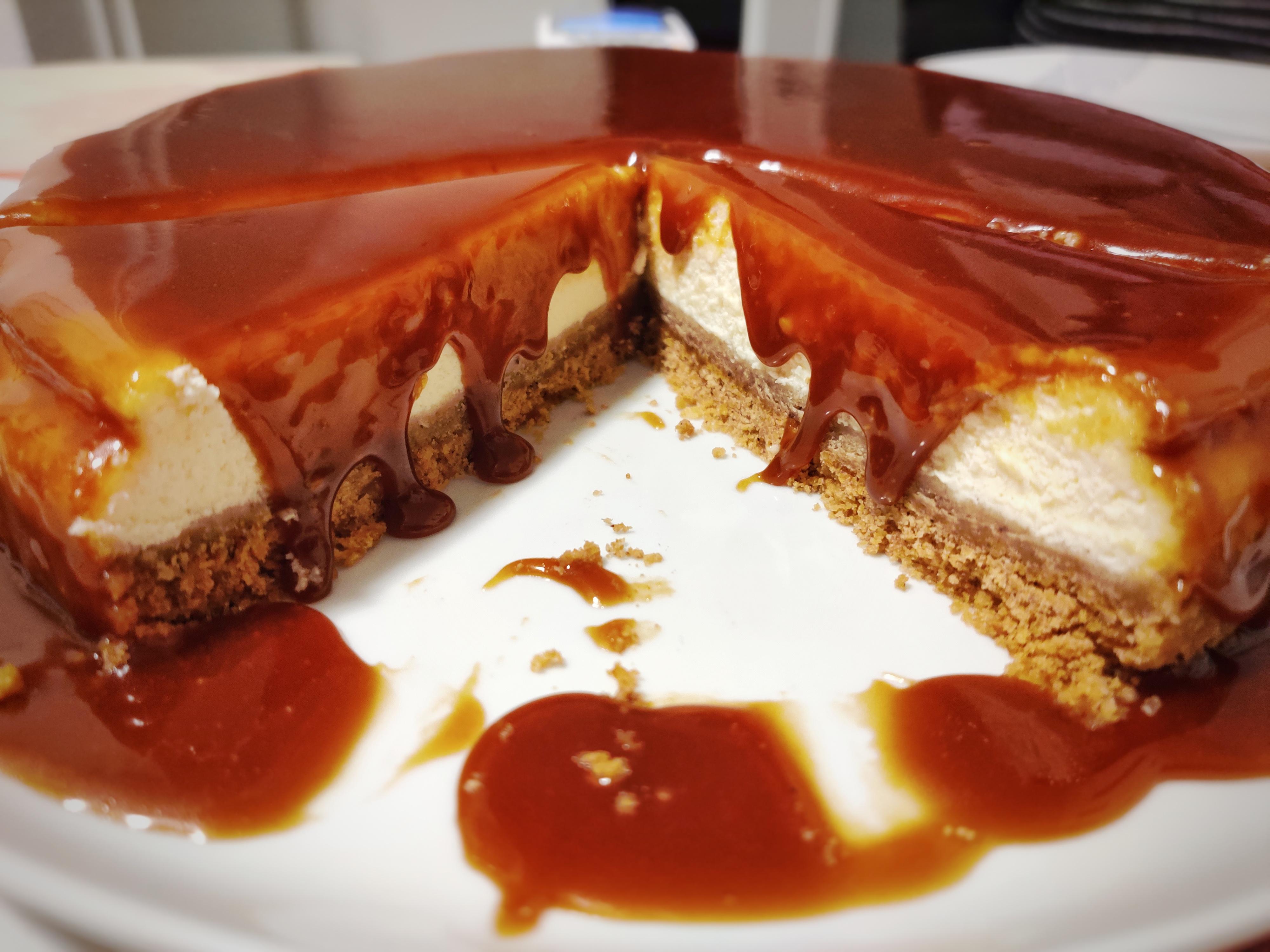 [Homemade] Salted Caramel Cheesecake r/food