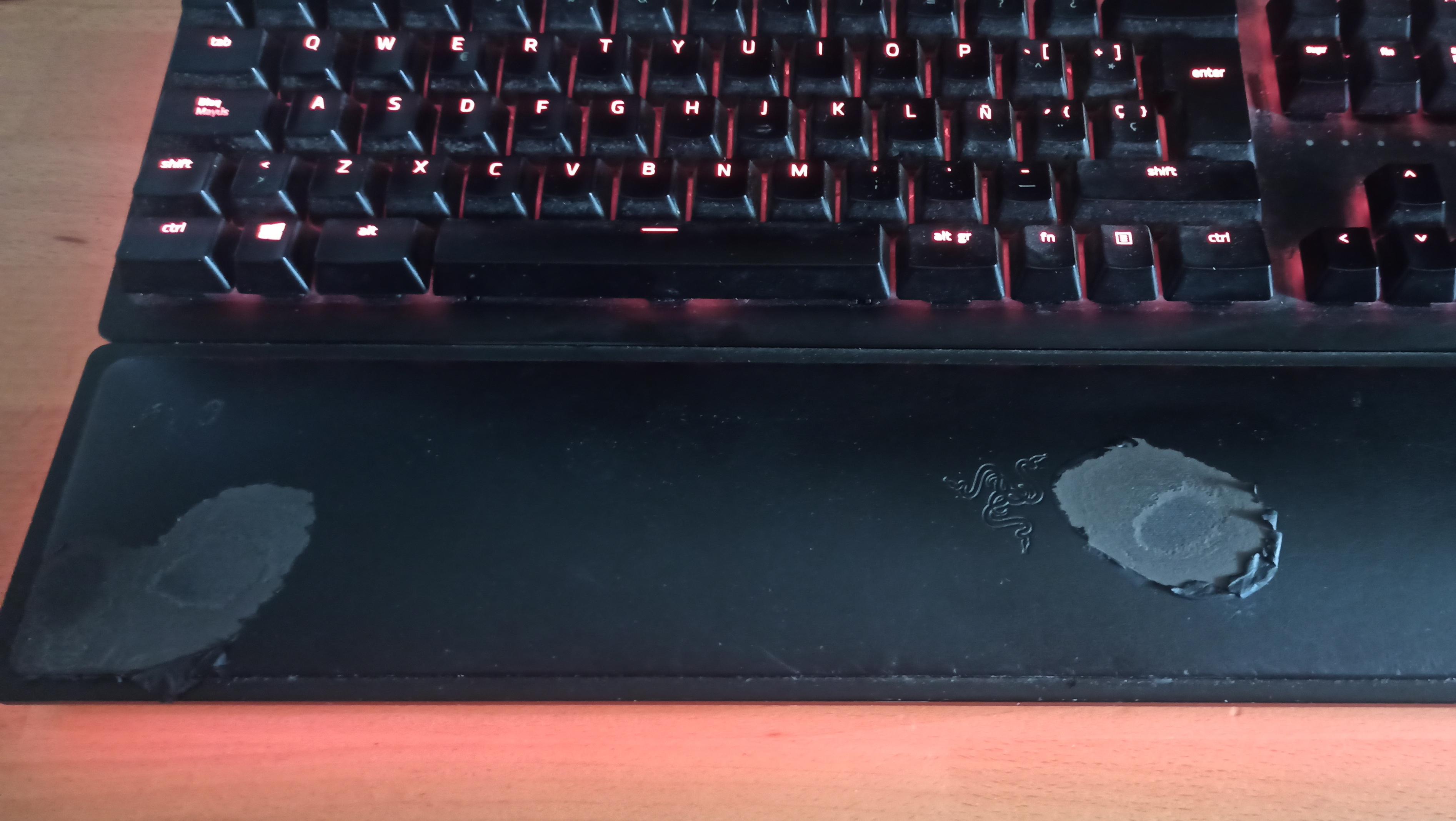 Disappointed with my Huntsman Elite Keyboard. Wrist rest broke after