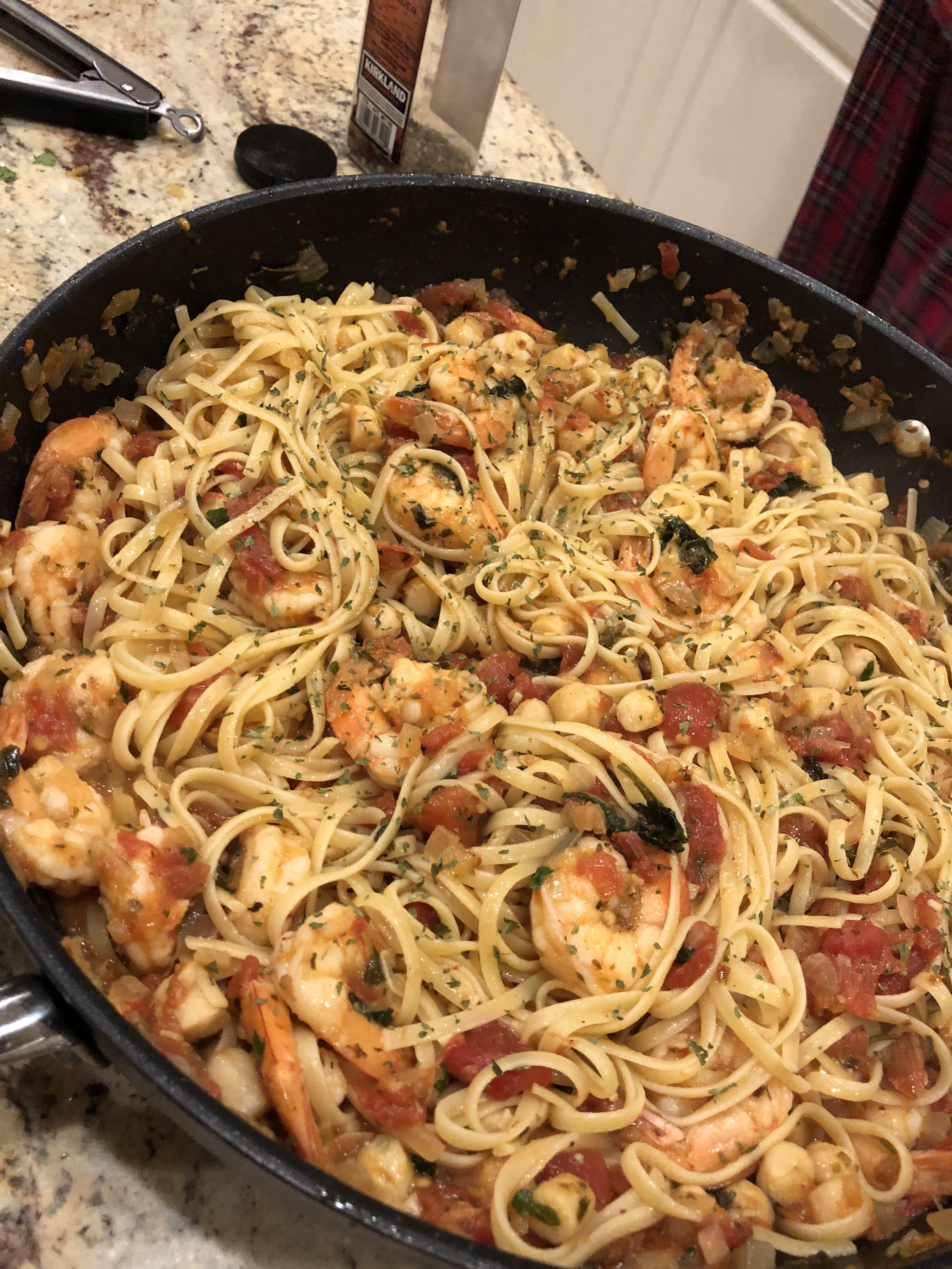 [Homemade] Shrimp and Bay Scallop Fra Diavolo with Linguine r/food