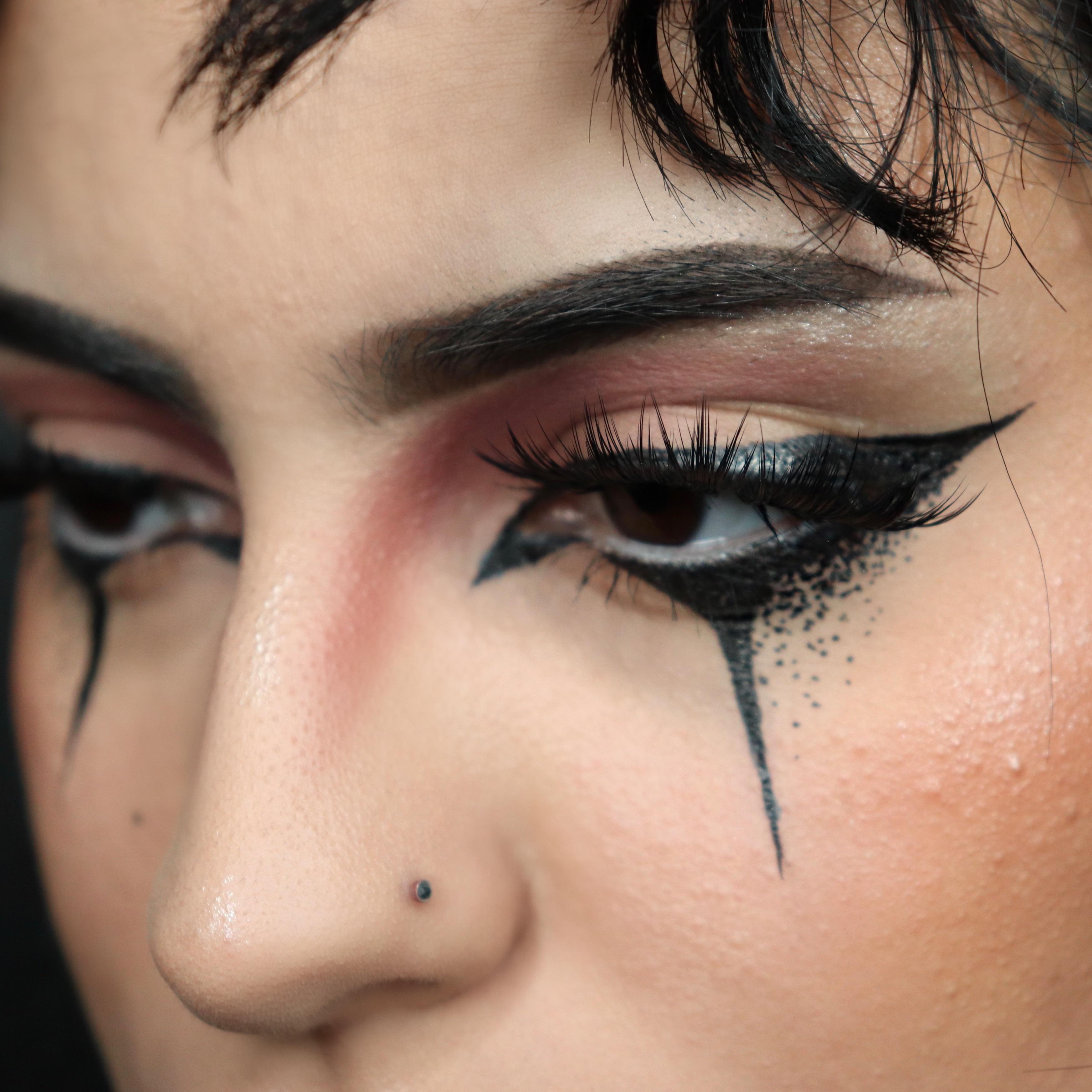 A little graphic liner r/UnconventionalMakeup