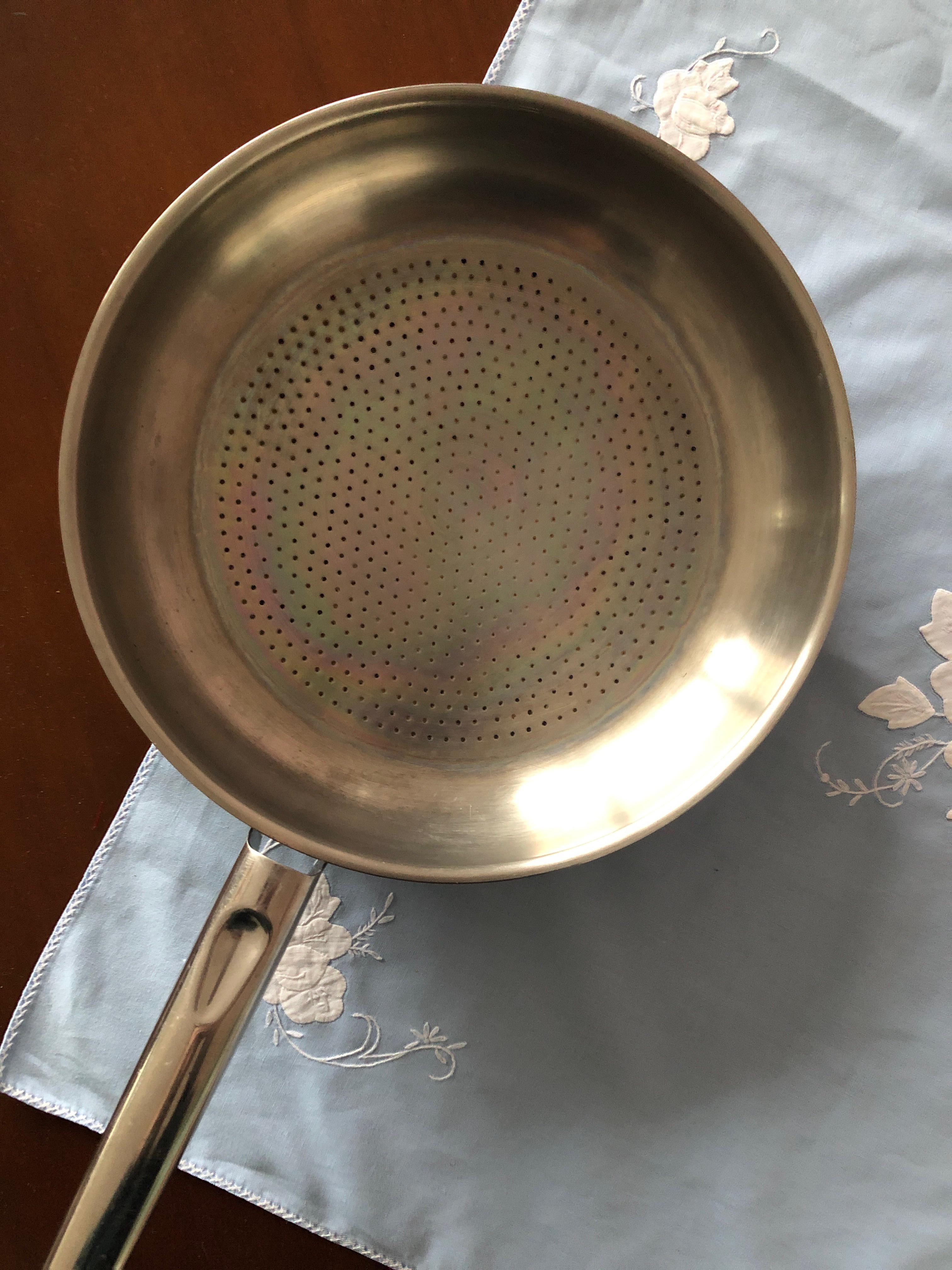 I got this stainless steel pan from my mum and was wondering what the