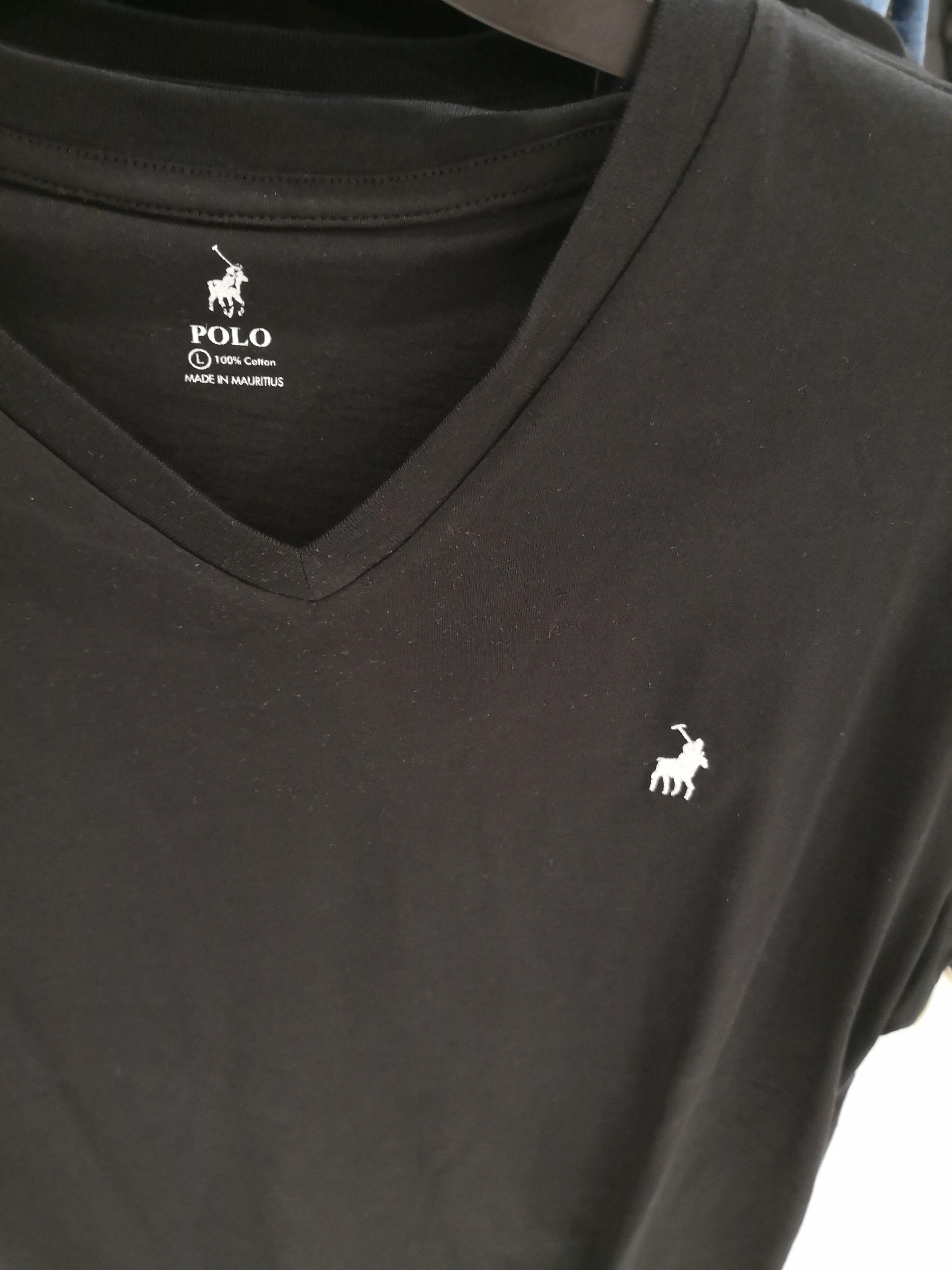 This horse on a Polo shirt in South Africa is in the wrong direction